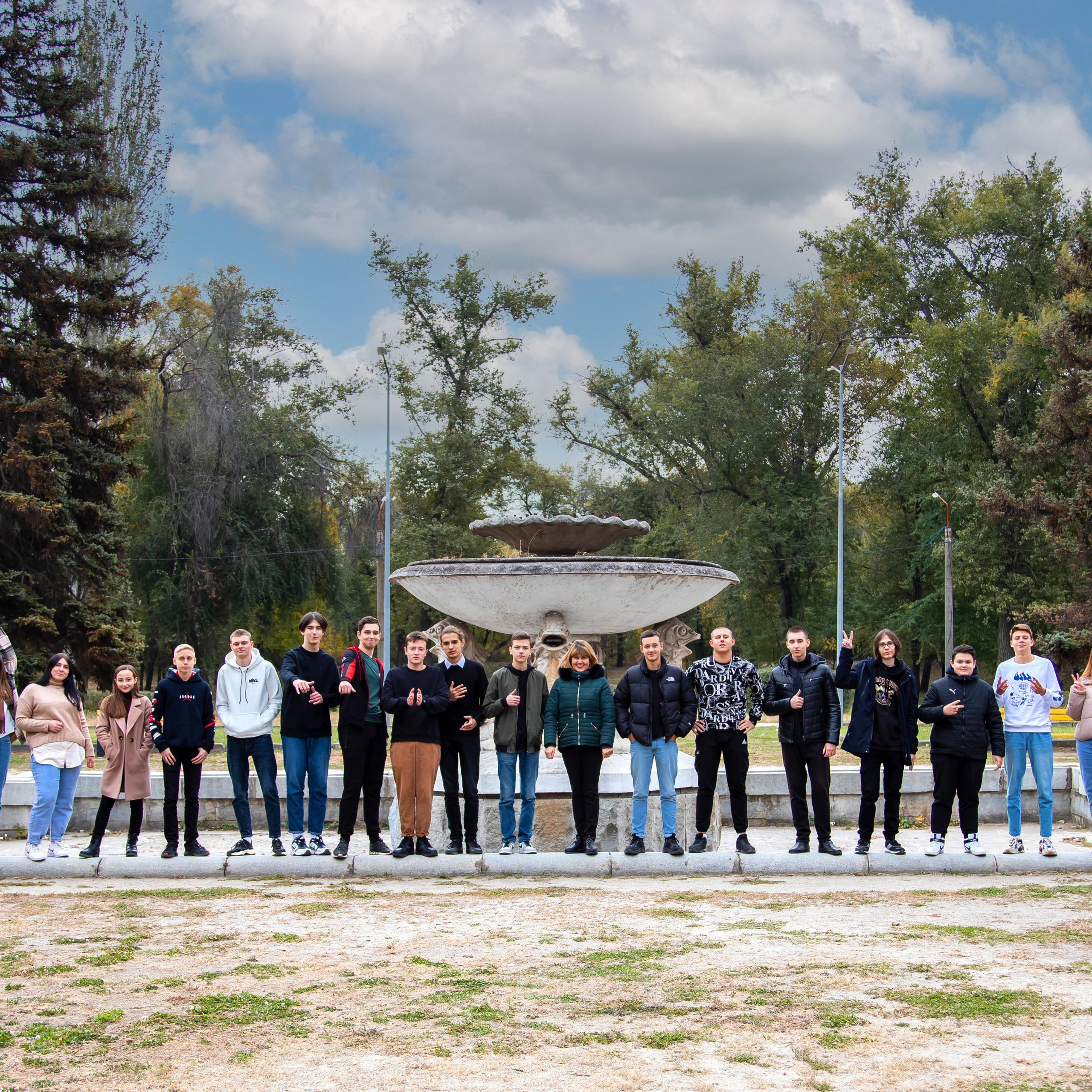 Вулична зйомка школярів (Дубова роща)