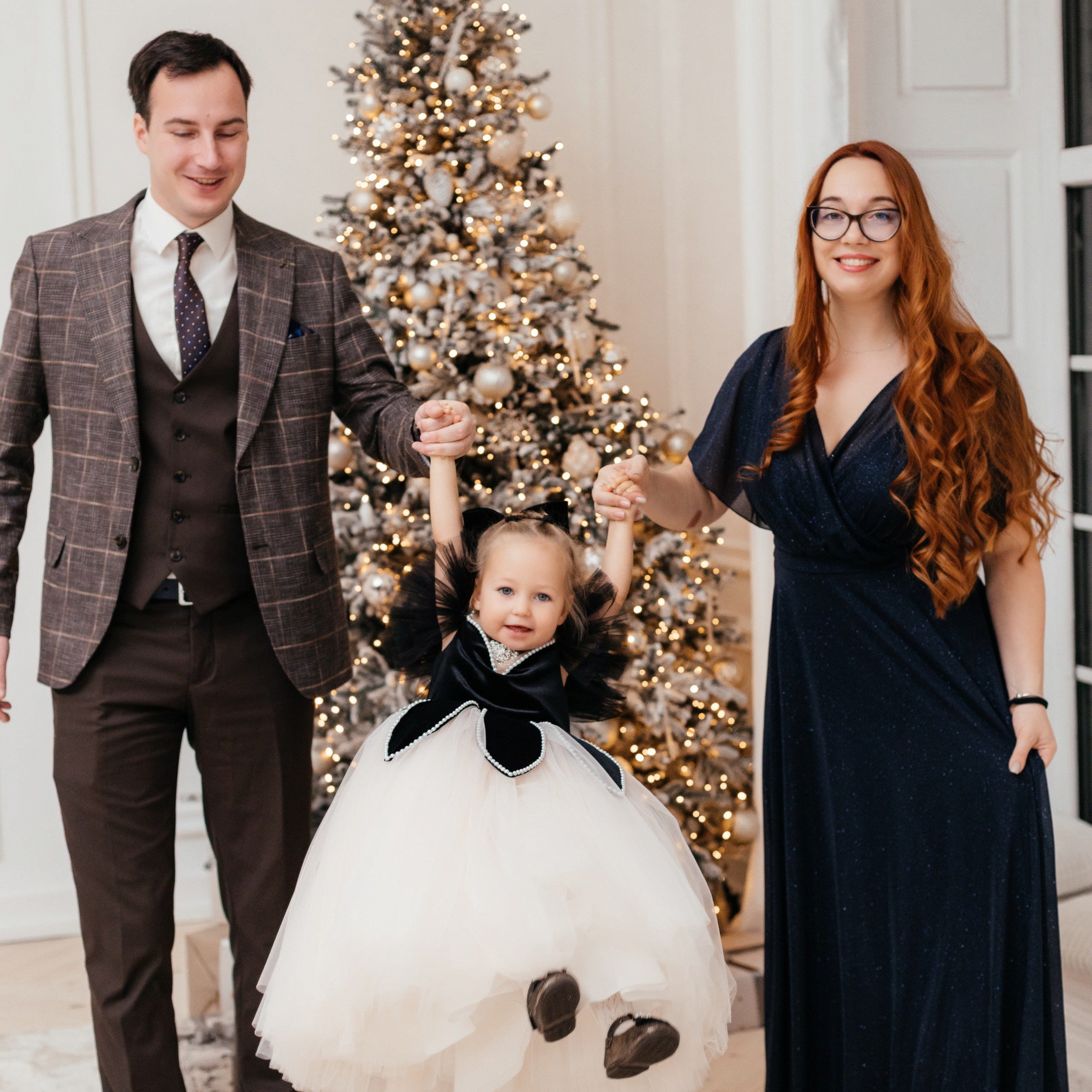 Аня, Денис, Аліса