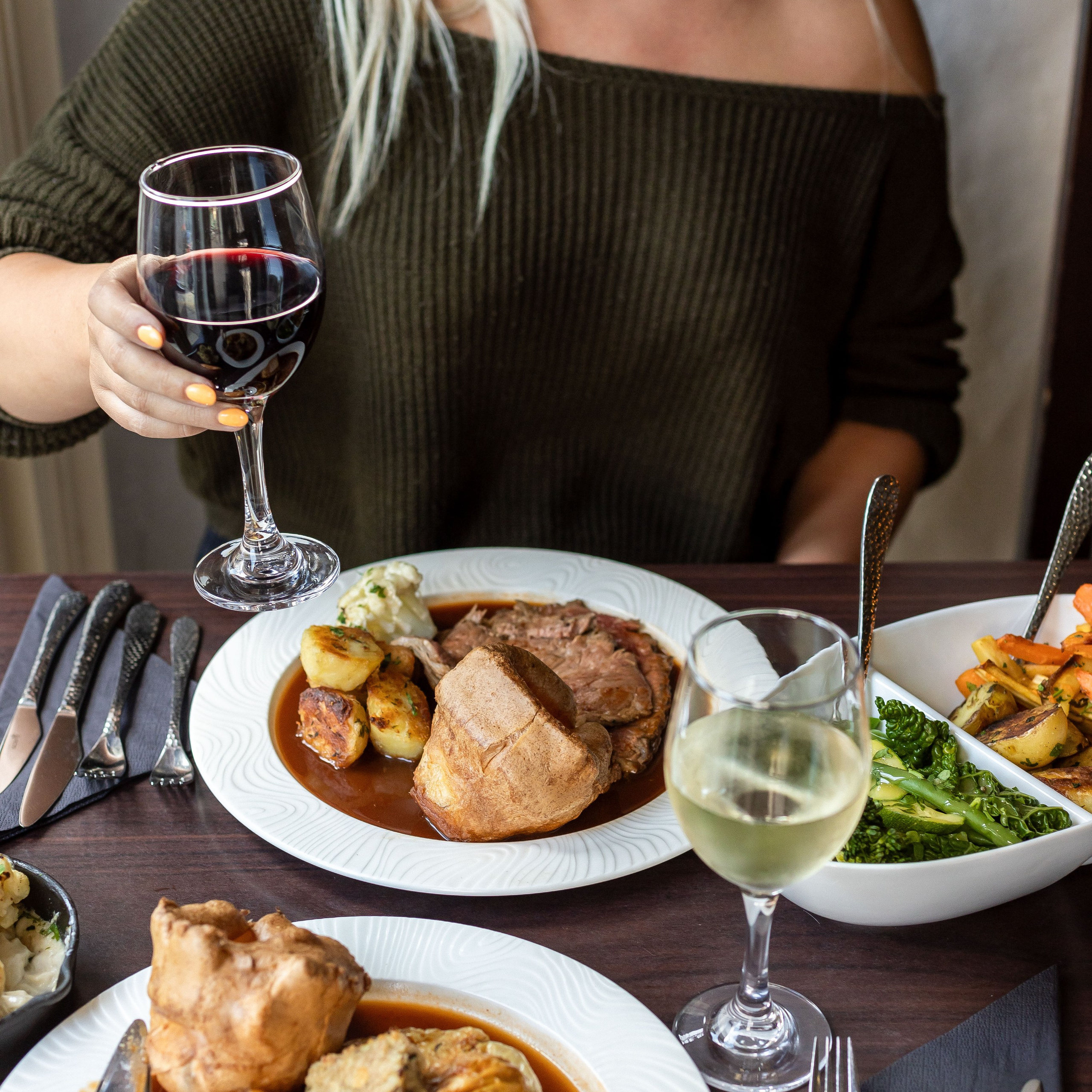 La Luna — Talbot Green