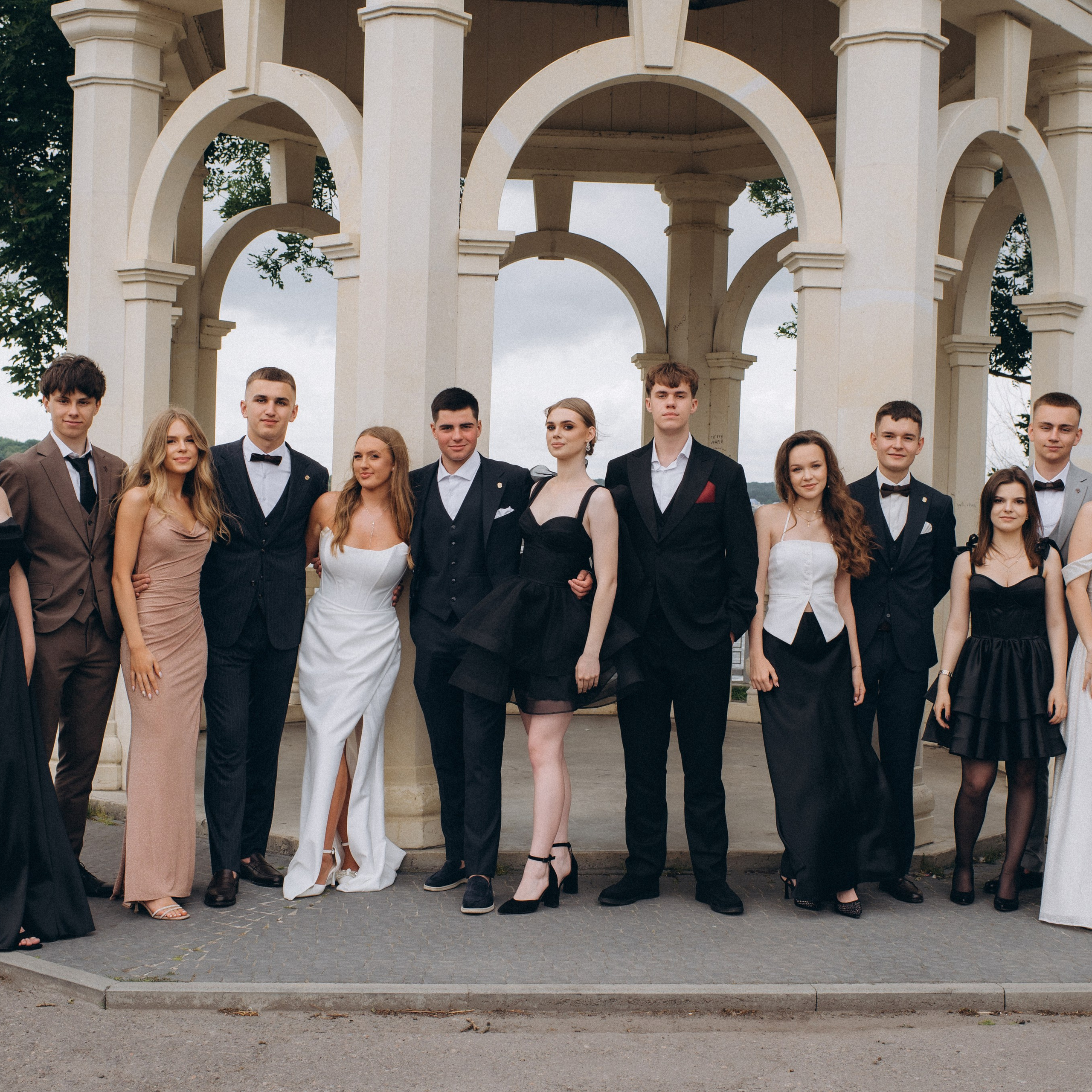 Випускники 2025, фотосесія випускного Тернопіль, фотосесія випускників Тернопіль, зйомка випускного, фотосесія випускного