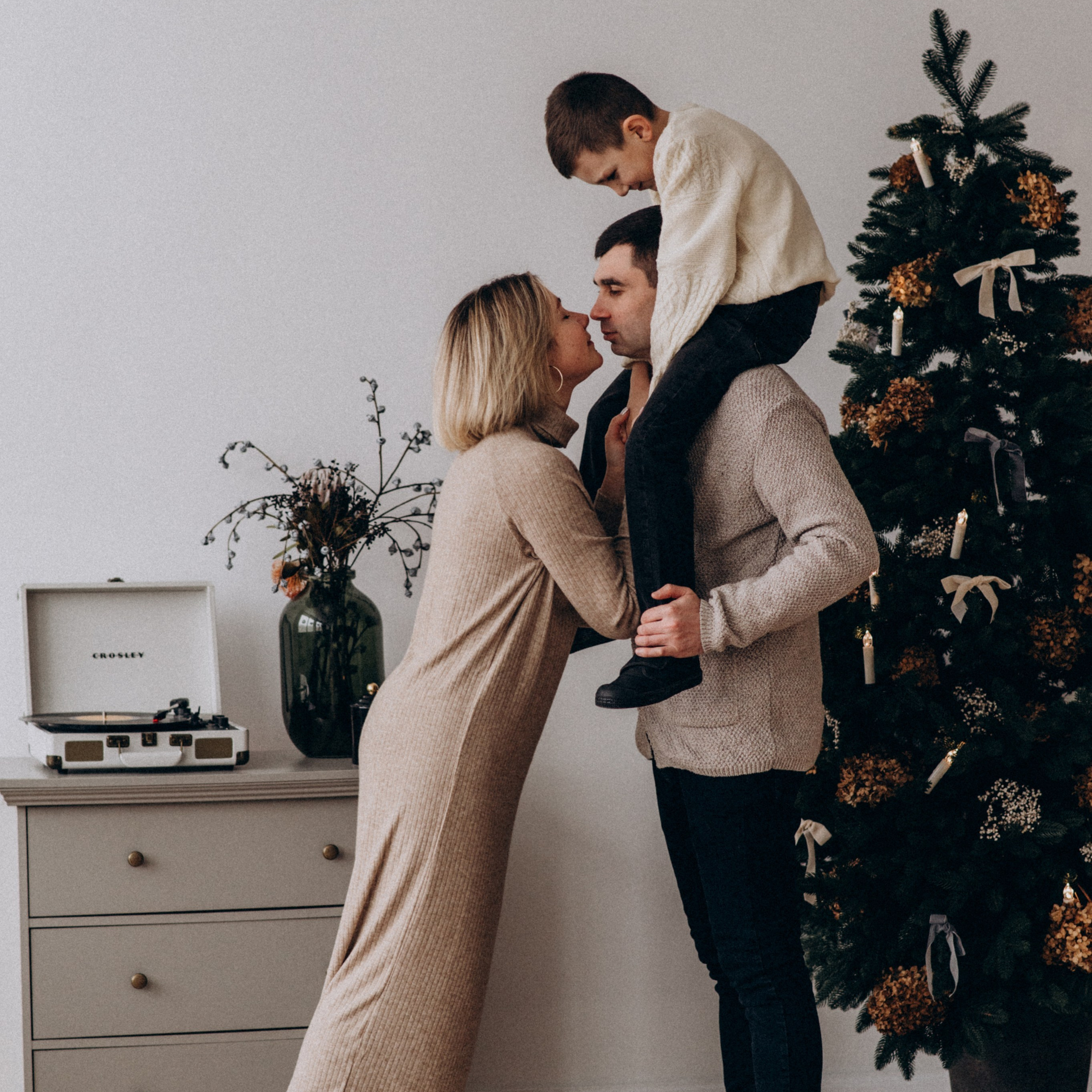 Новорічна сімейна фотосесія у студії, сімейна фотосесія Тернопіль Львів