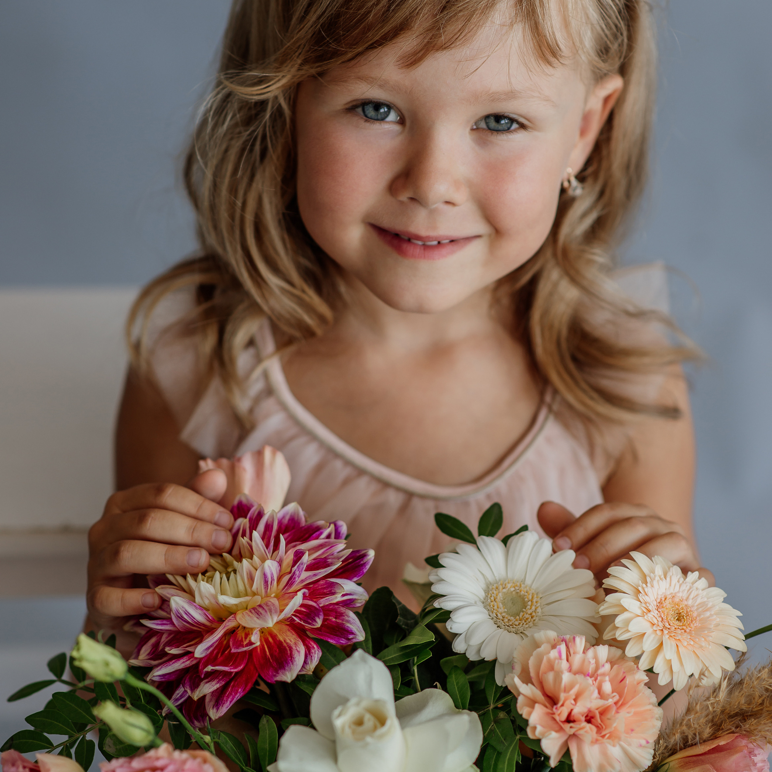 Студійна фотосесія з квітами для квіткової крамниці Sparkle. Тернопіль