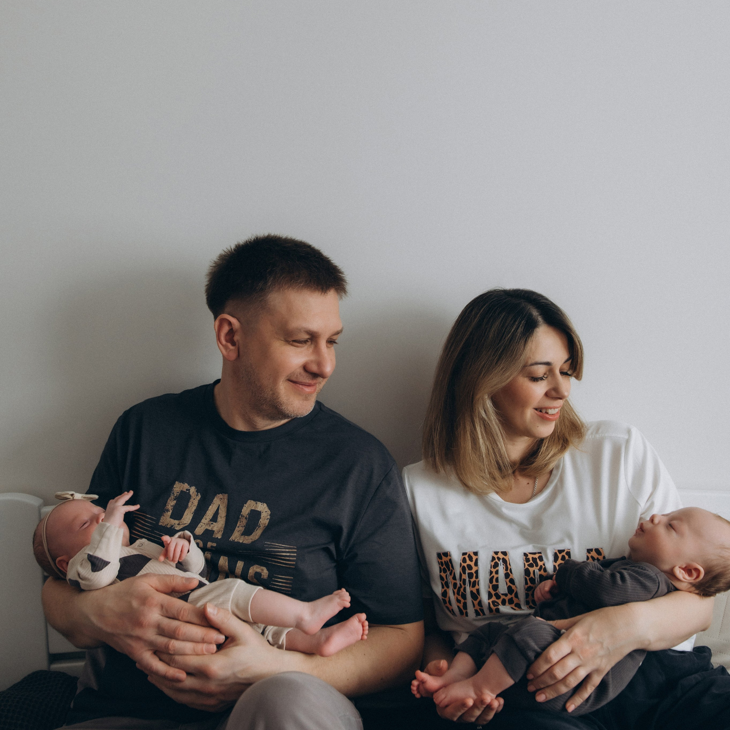 Сімейна фотосесія вдома Тернопіль, сімейний фотограф Львів Тернопіль, сімейна фотосесія Тернопіль, фотосесія двійні, зйомка близнюків