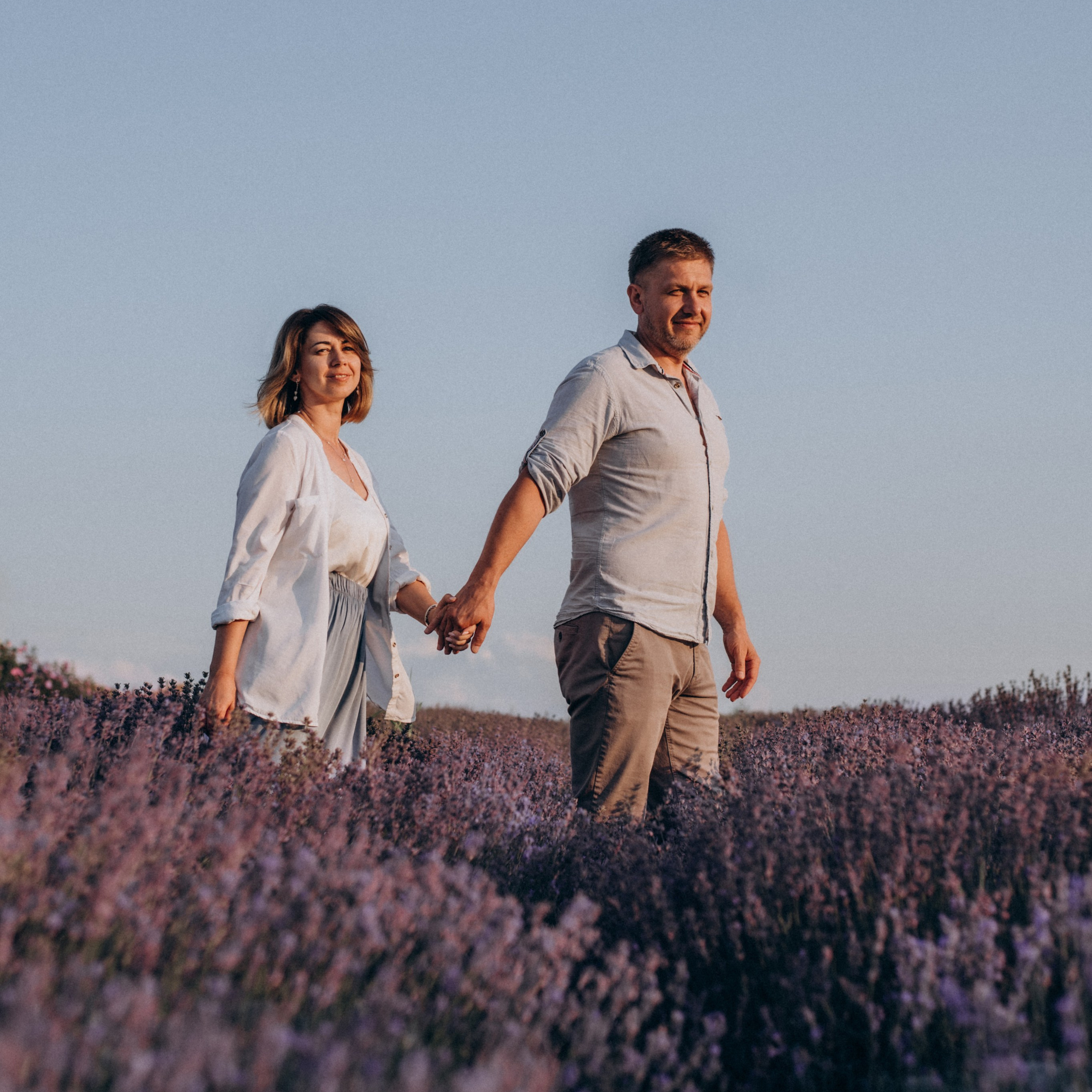 Сімейна фотосесія в лаванді, лав сторі, фотограф Тернопіль, фотосесія в соняхах