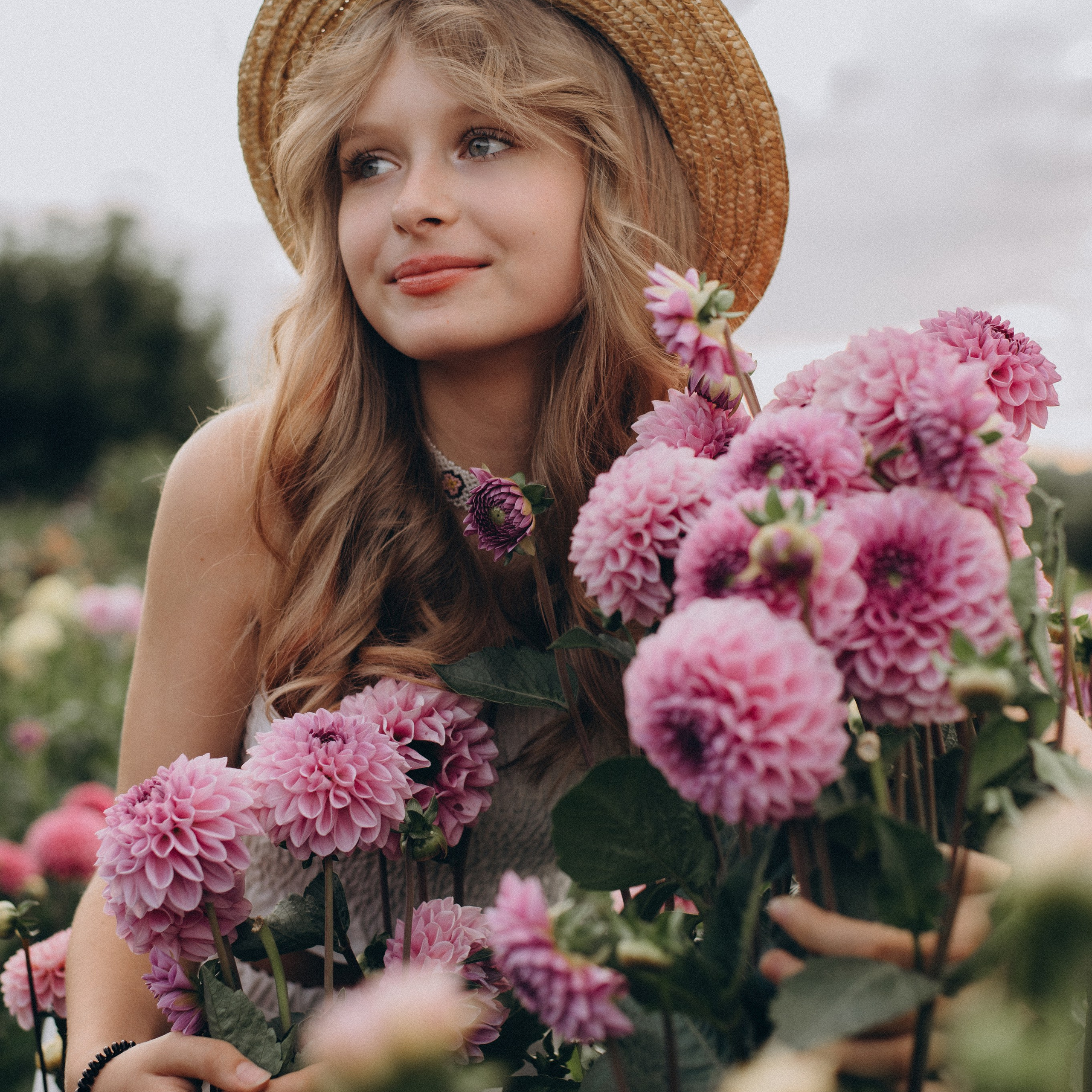 Сімейна фотосесія мами і доньки, сімейний фотограф Тернопіль, портретний фотограф, сімейна фотосесія Тернопіль, фотосесія в жоржинах