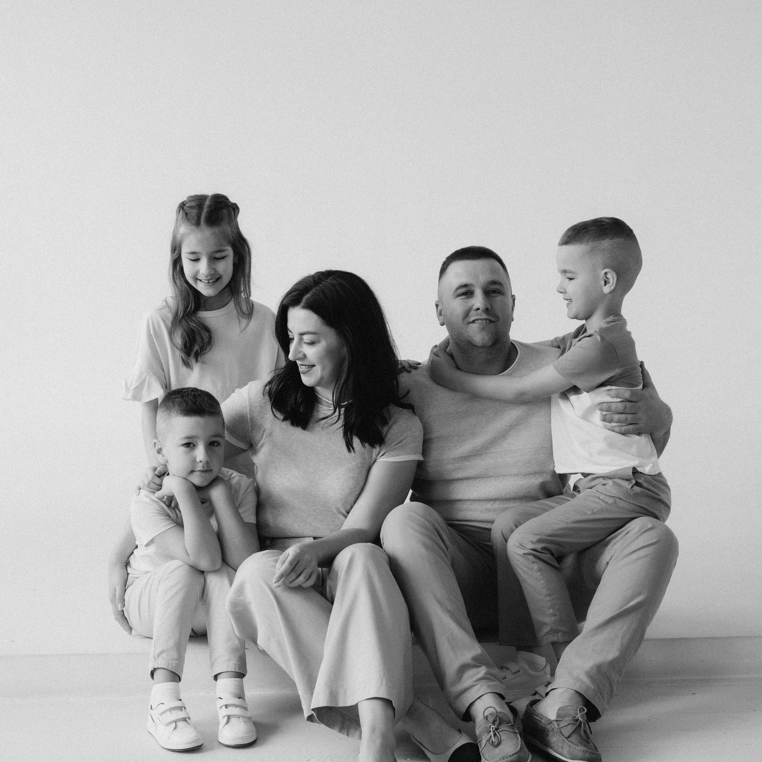 Сімейна фотосесія Тернопіль, сімейний фотограф Тернопіль Львів, зйомка дітей, портретний фотограф Тернопіль, фотосесія Причастя у студії