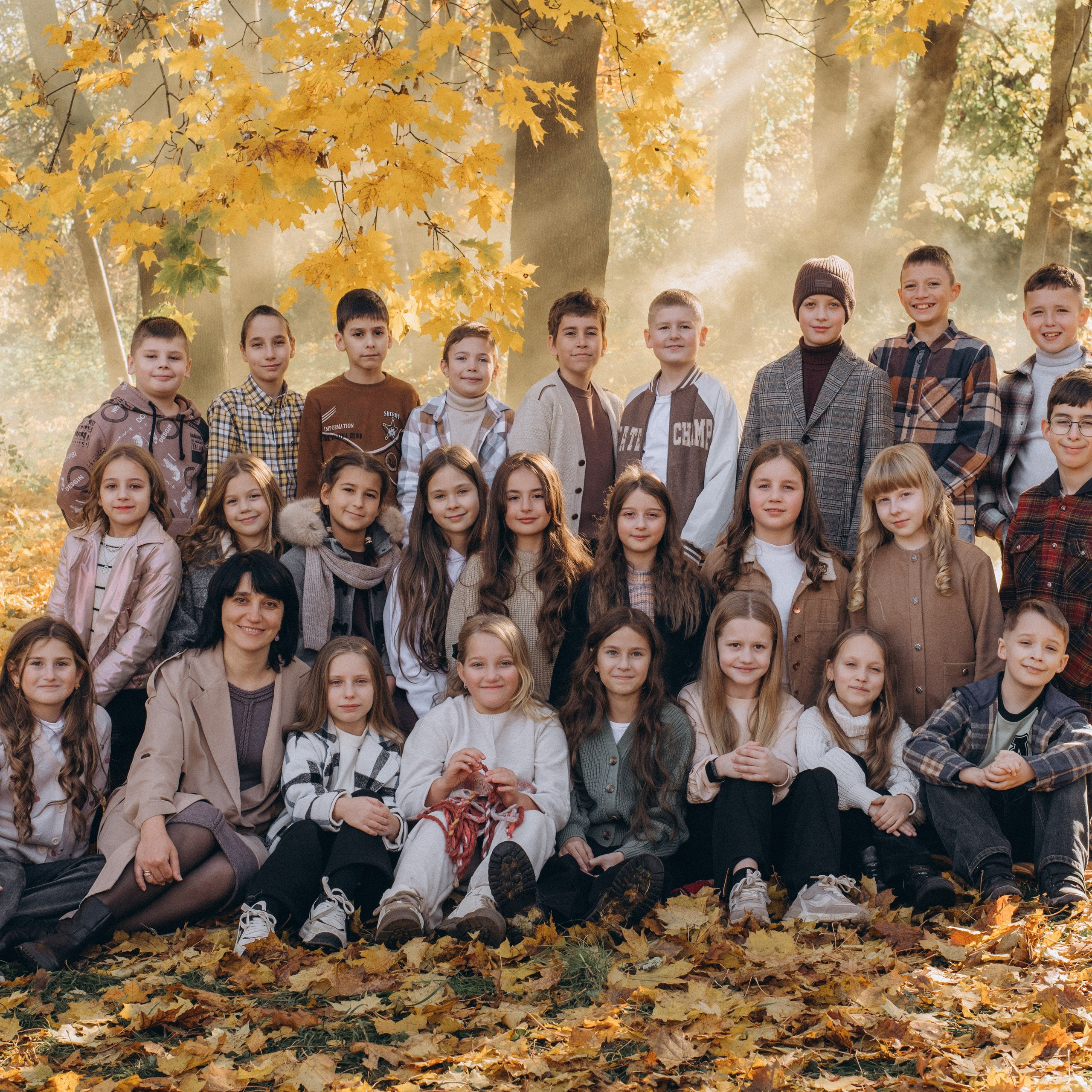 Осіння фотосесія 4 класу на віньєтки, випускні фотоальбоми Тернопіль, фотосесія випускників Тернопіль, шкільний випускний альбом Тернопіль