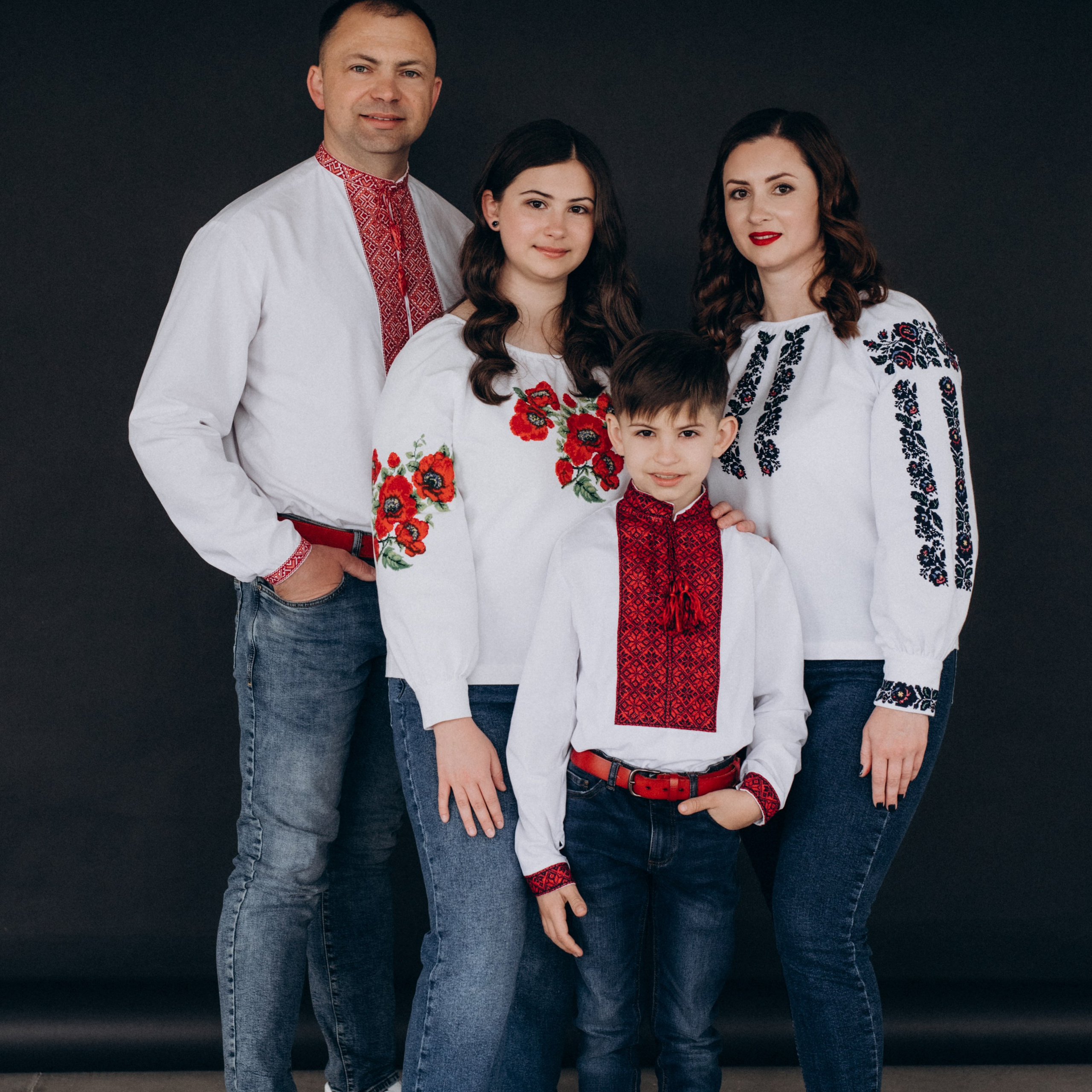 Сімейна фотосесія Тернопіль, сімейна зйомка у вишиванках, фотосесія Львів