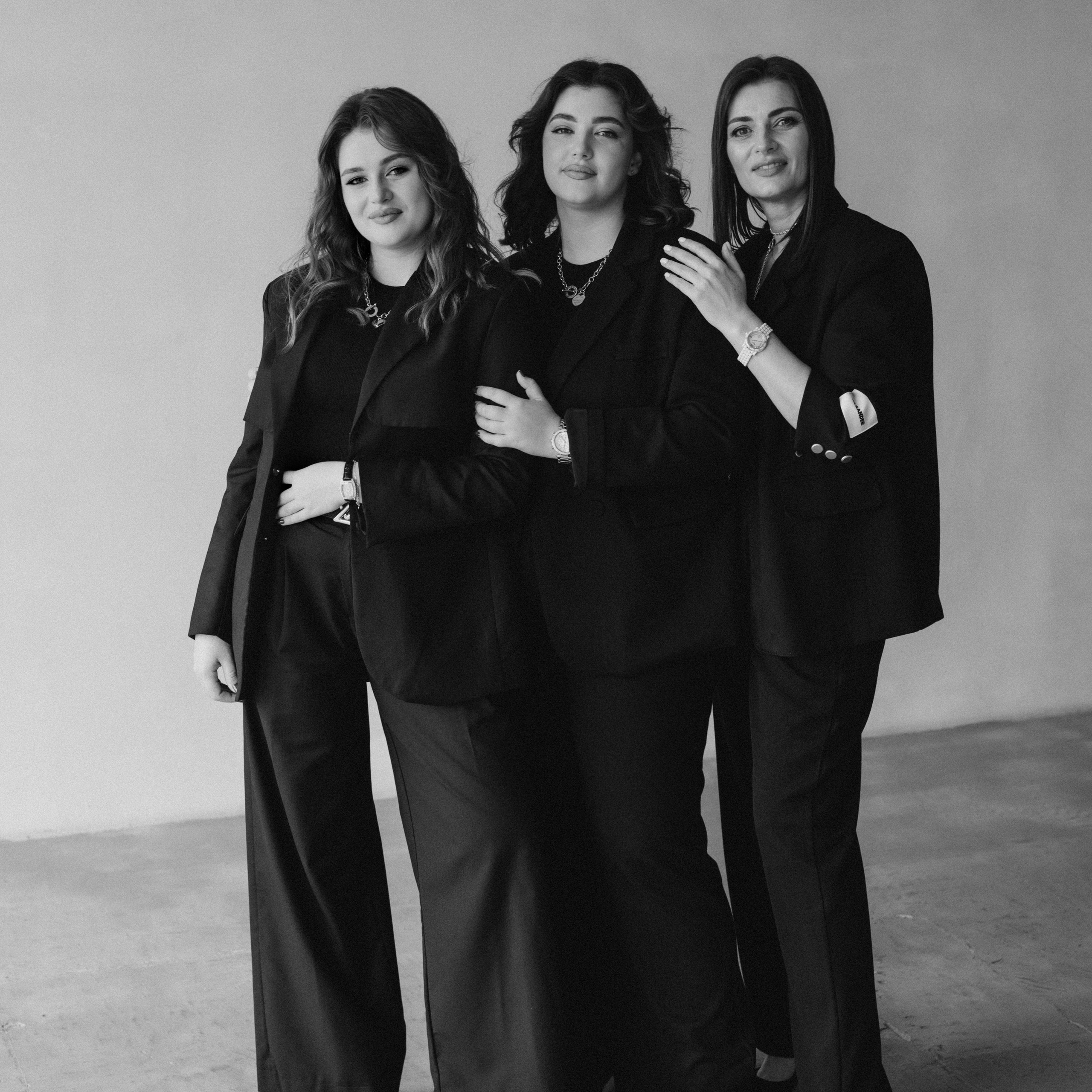 Сімейна фотосесія мами і донечок, сімейний фотограф Тернопіль, портретний фотограф Тернопіль, портретна фотосесія Львів