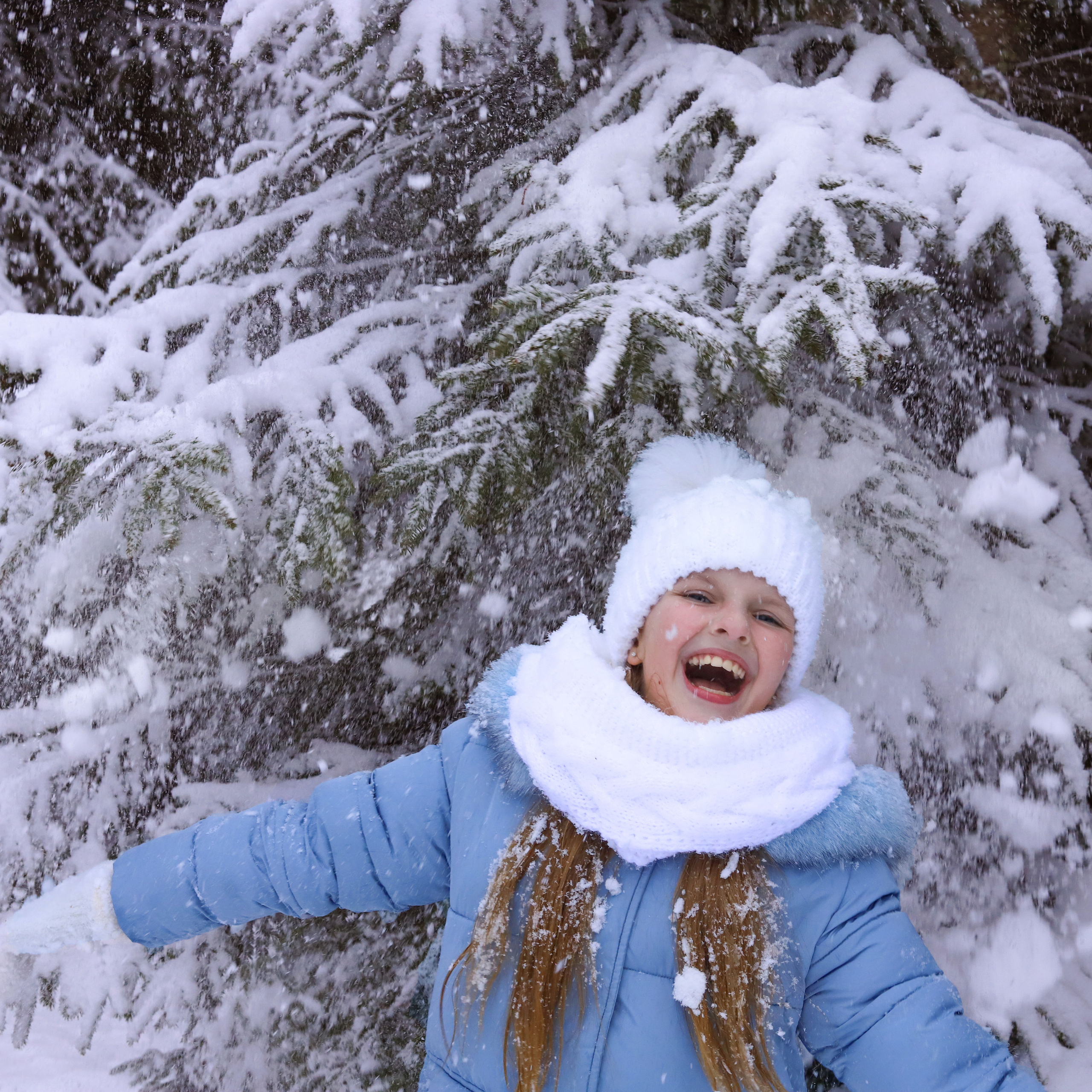Зимняя фотопрогулка по заснеженному лесу