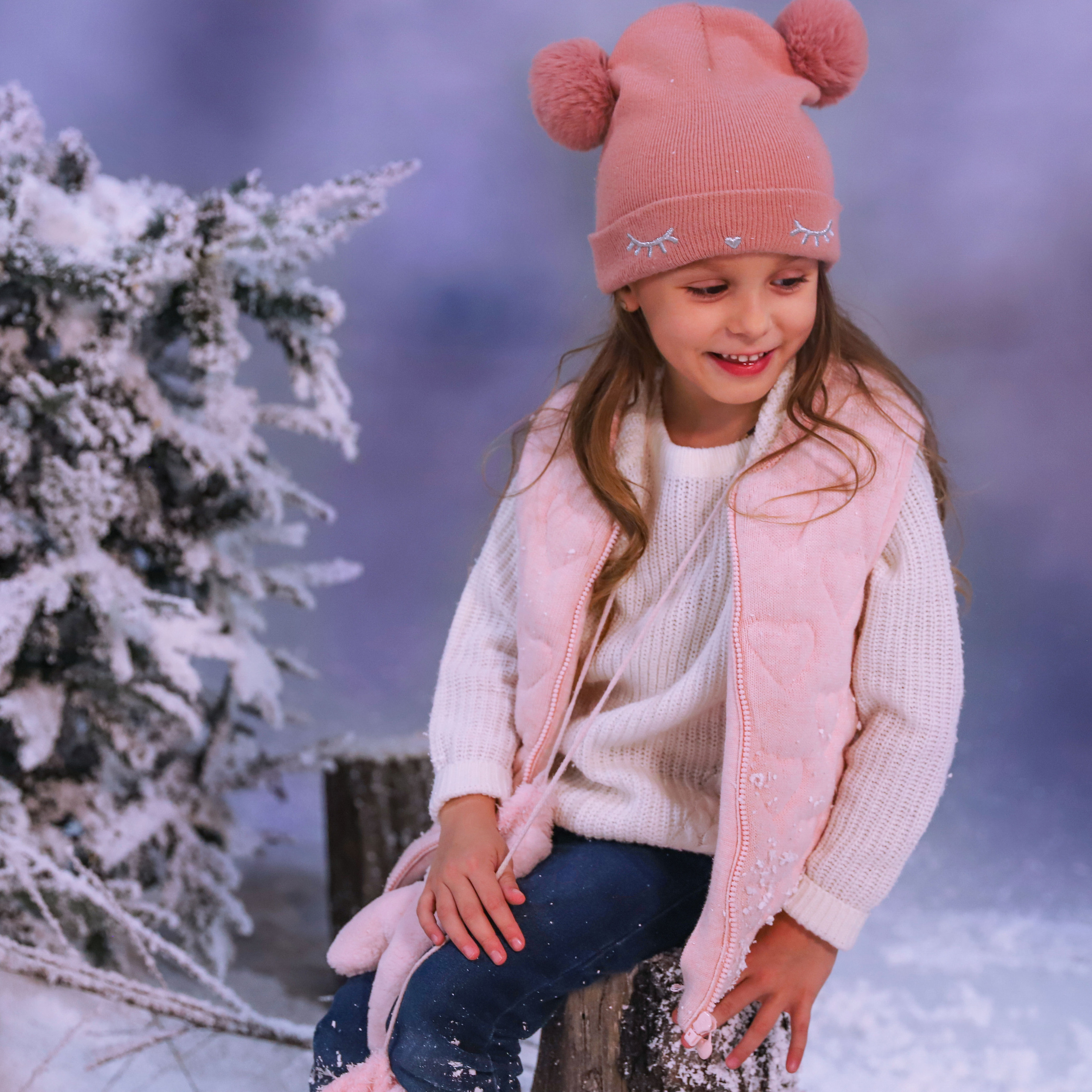 Детская фотосессия в заснеженном лесу