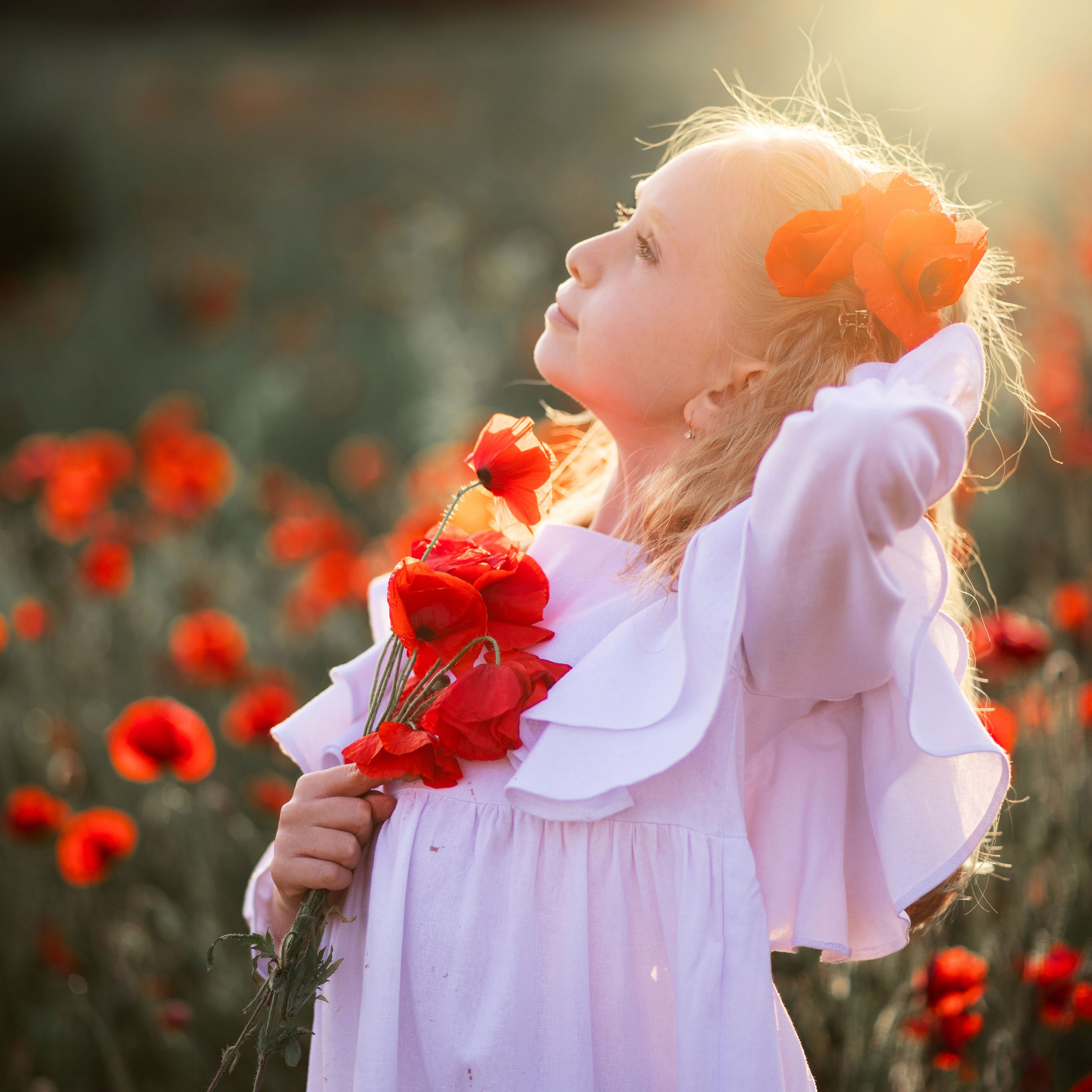 Фотопрогулянка маковим полем з Юлечкою