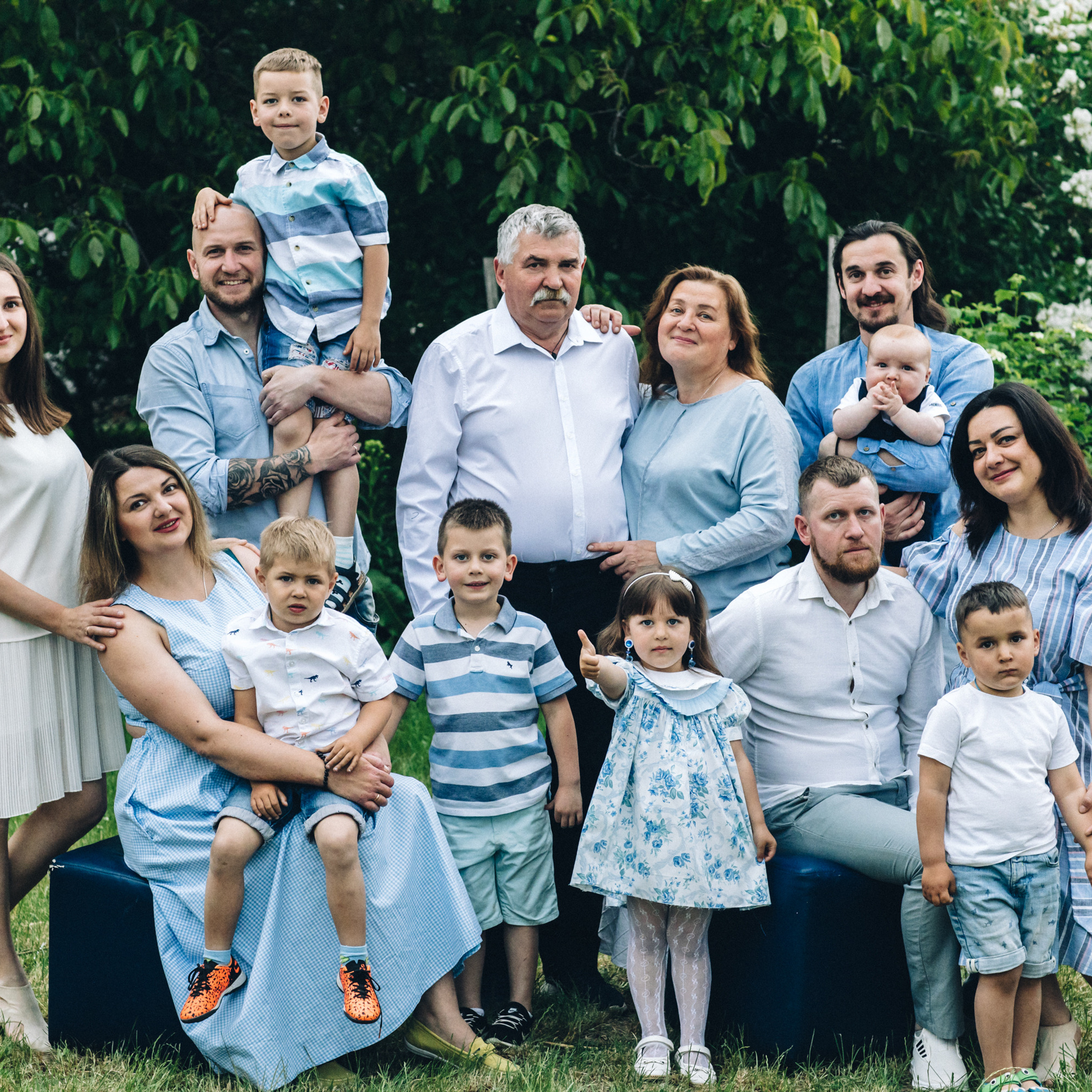 Велика і дружня родина