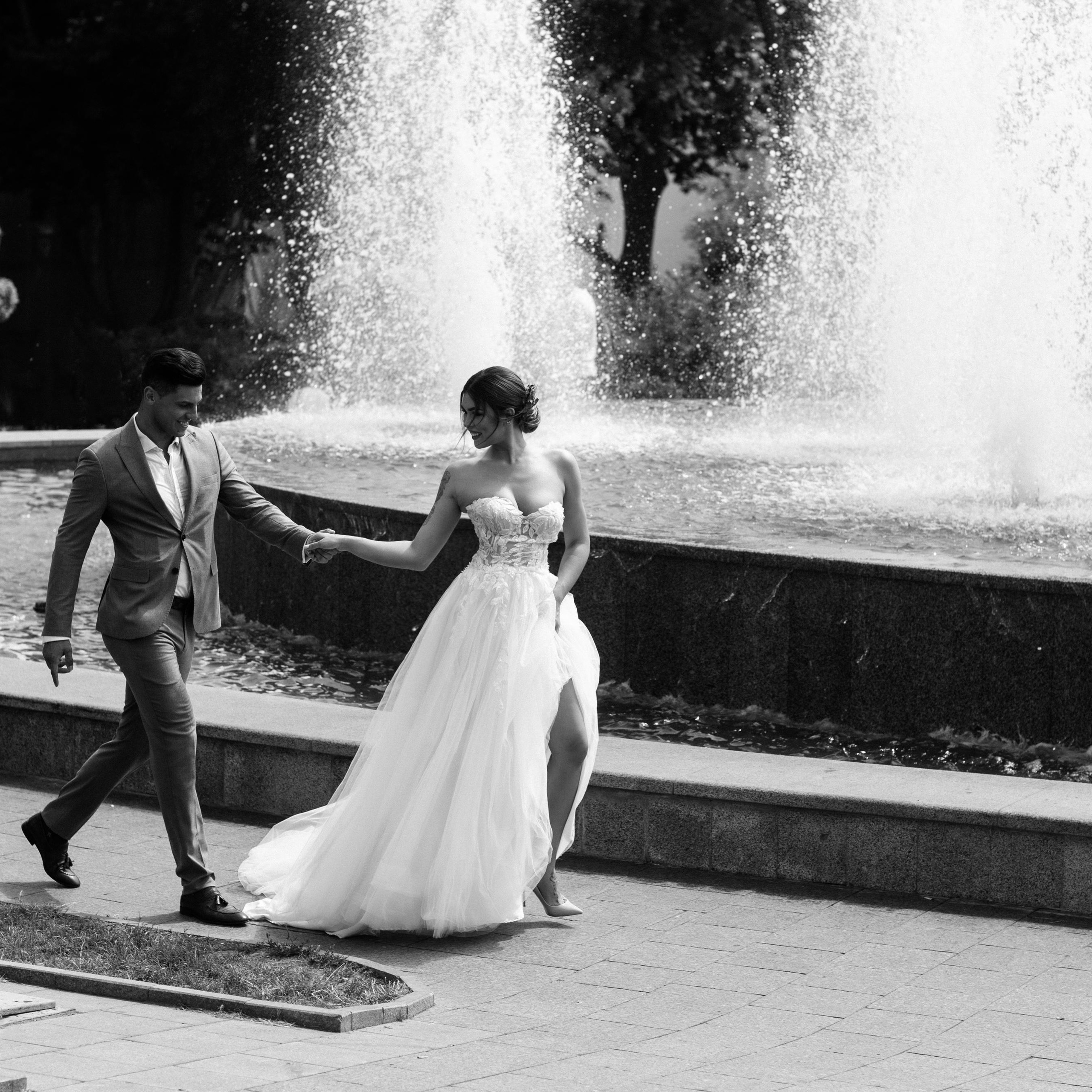 Весільна прогулянка по спекотній Одесі