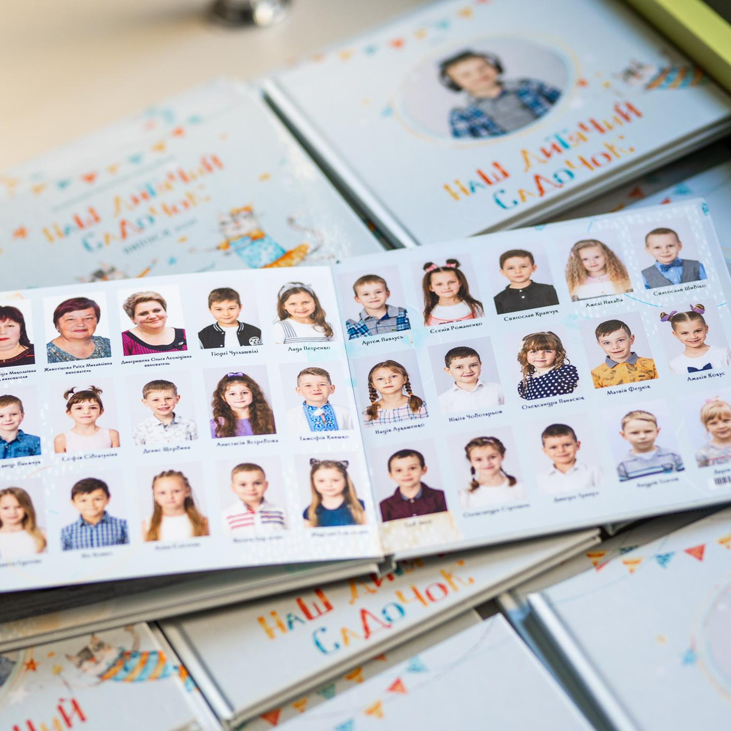 Цікаві випускні альбоми для випускників садочків Києва та України. Фотограф Київ Кислюк Олена