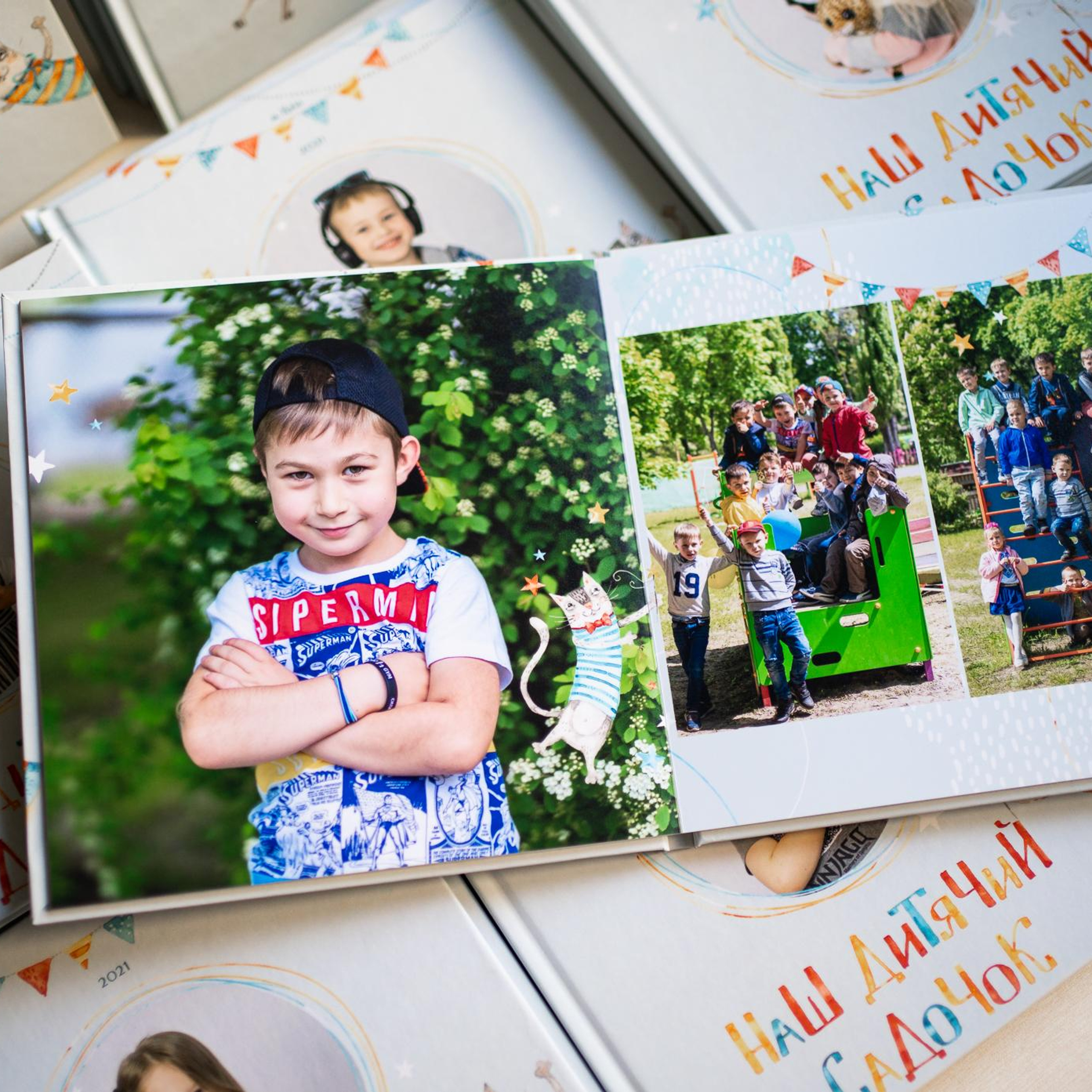 Цікаві випускні альбоми для випускників садочків Києва та України. Фотограф Київ Кислюк Олена