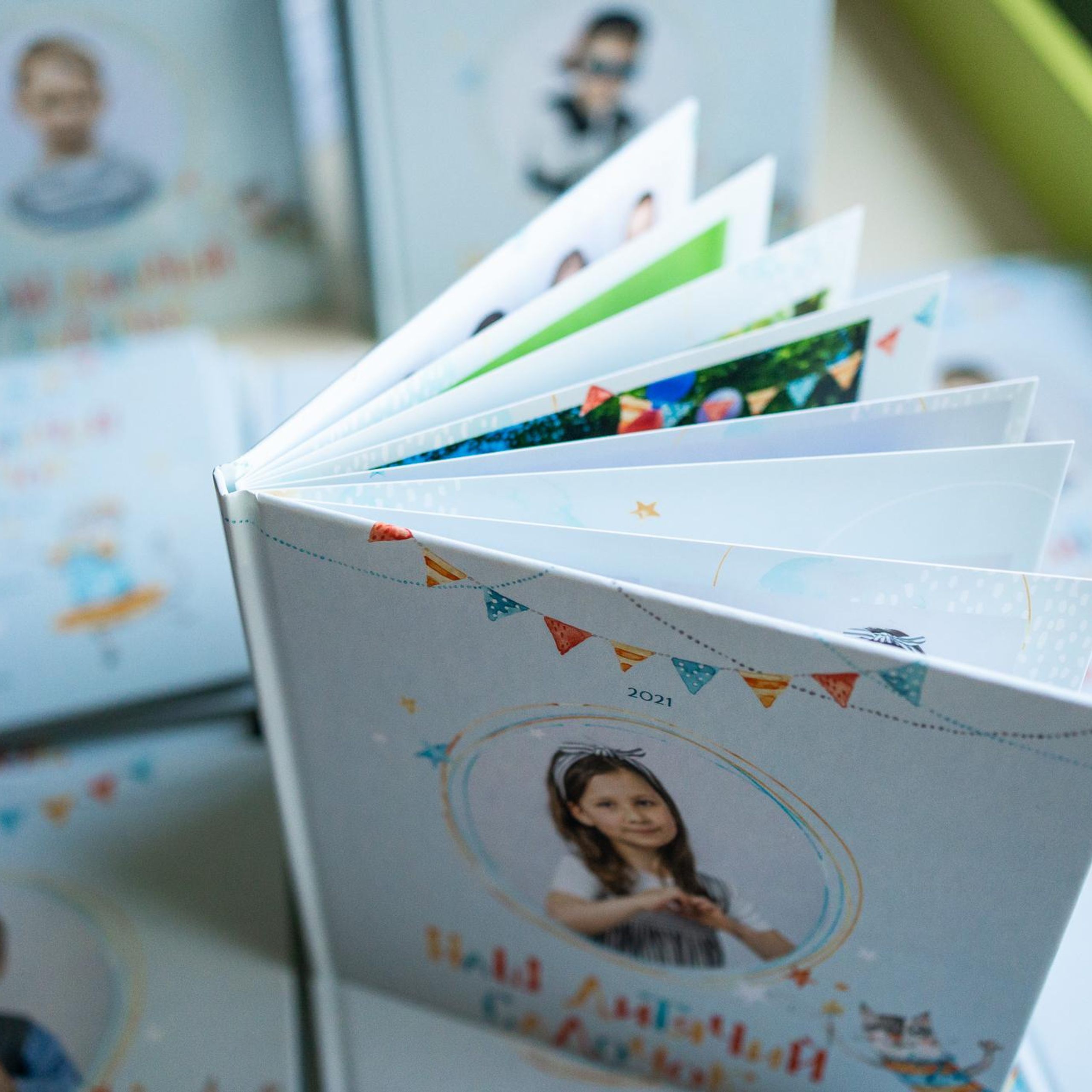 Цікаві випускні альбоми для випускників садочків Києва та України. Фотограф Київ Кислюк Олена