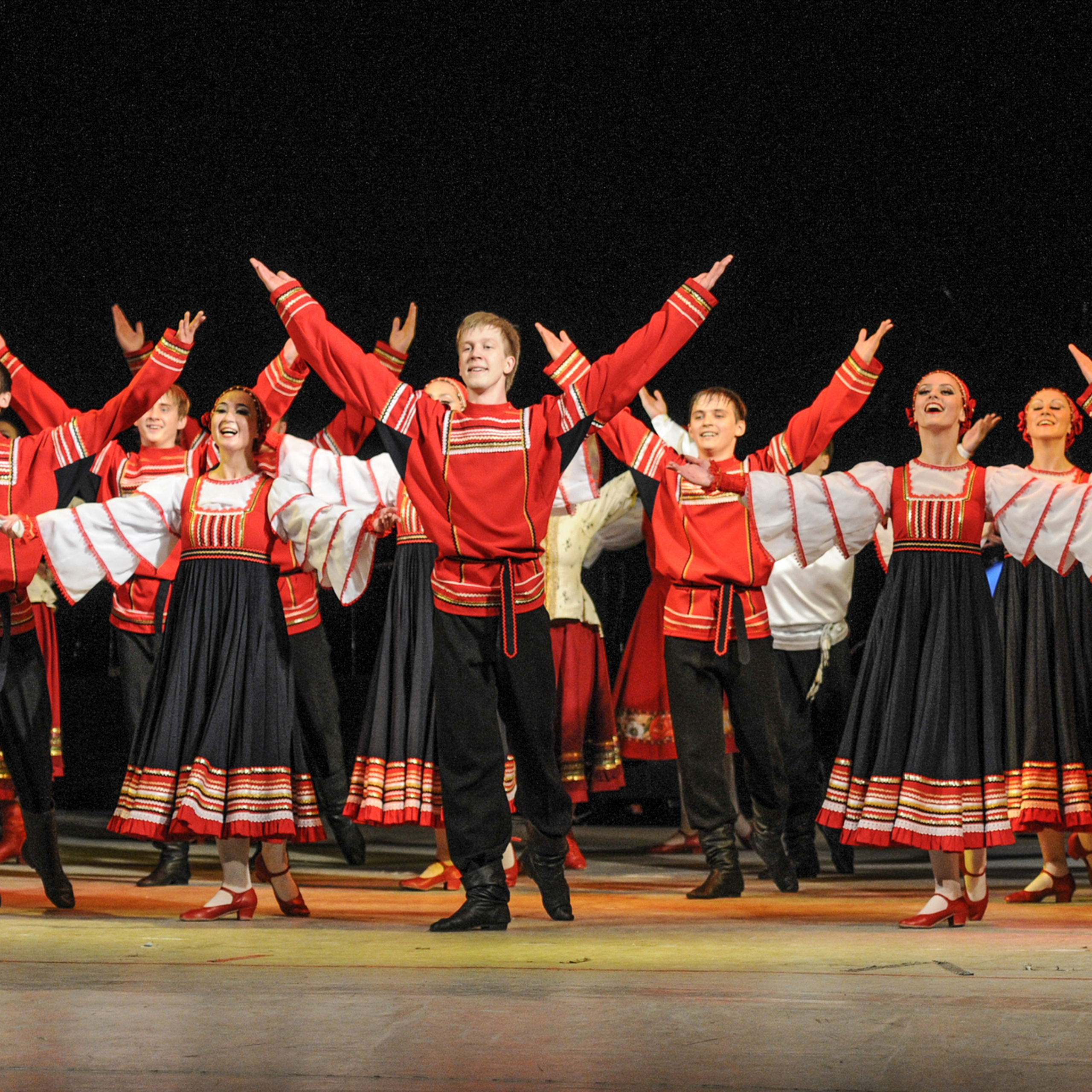 Concert of the folk group “Sunny Rainbow” in Russia. Photographer in Israel Luba Ternavskaya