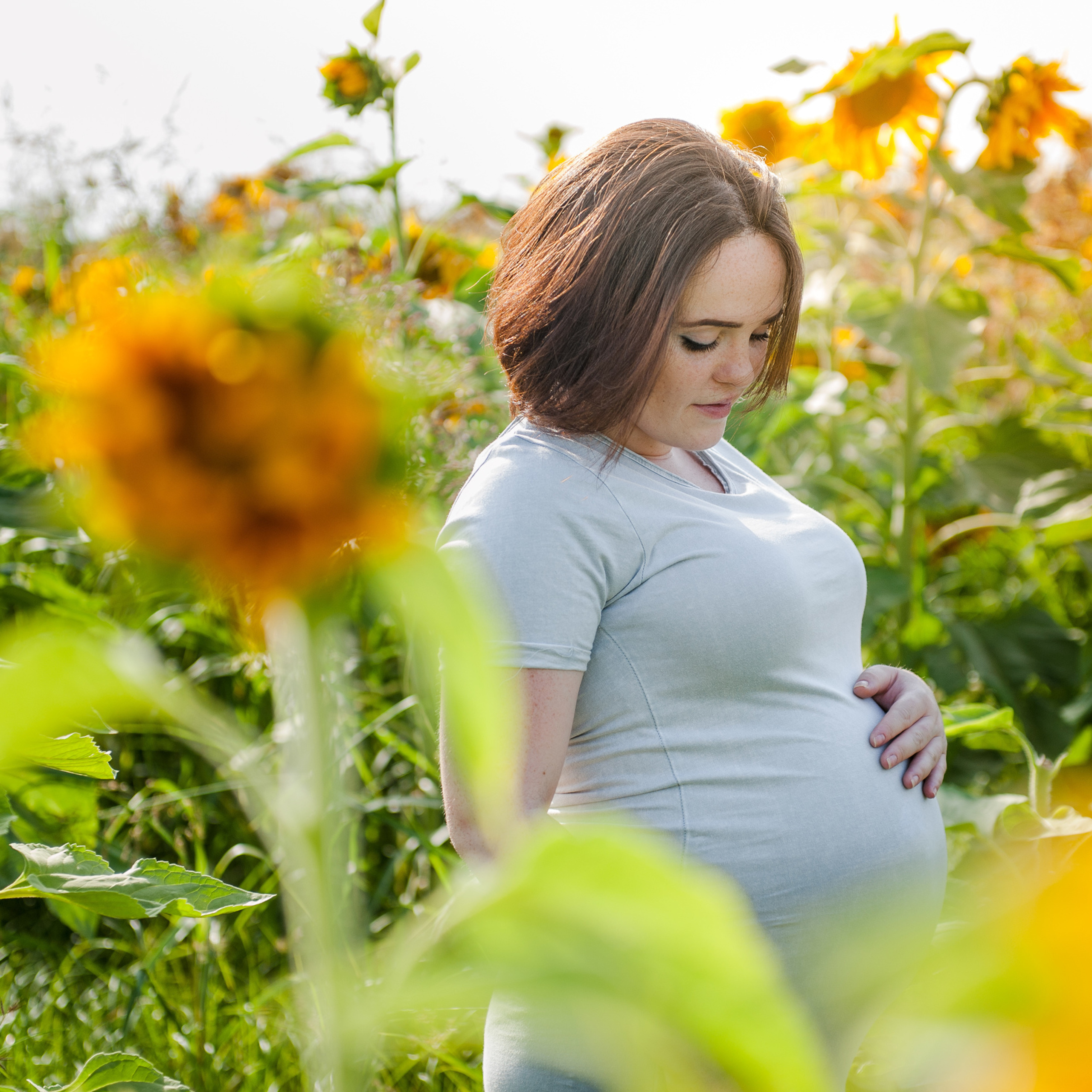 Outdoor maternity photoshoot. Photographer in Israel Luba Ternavskaya