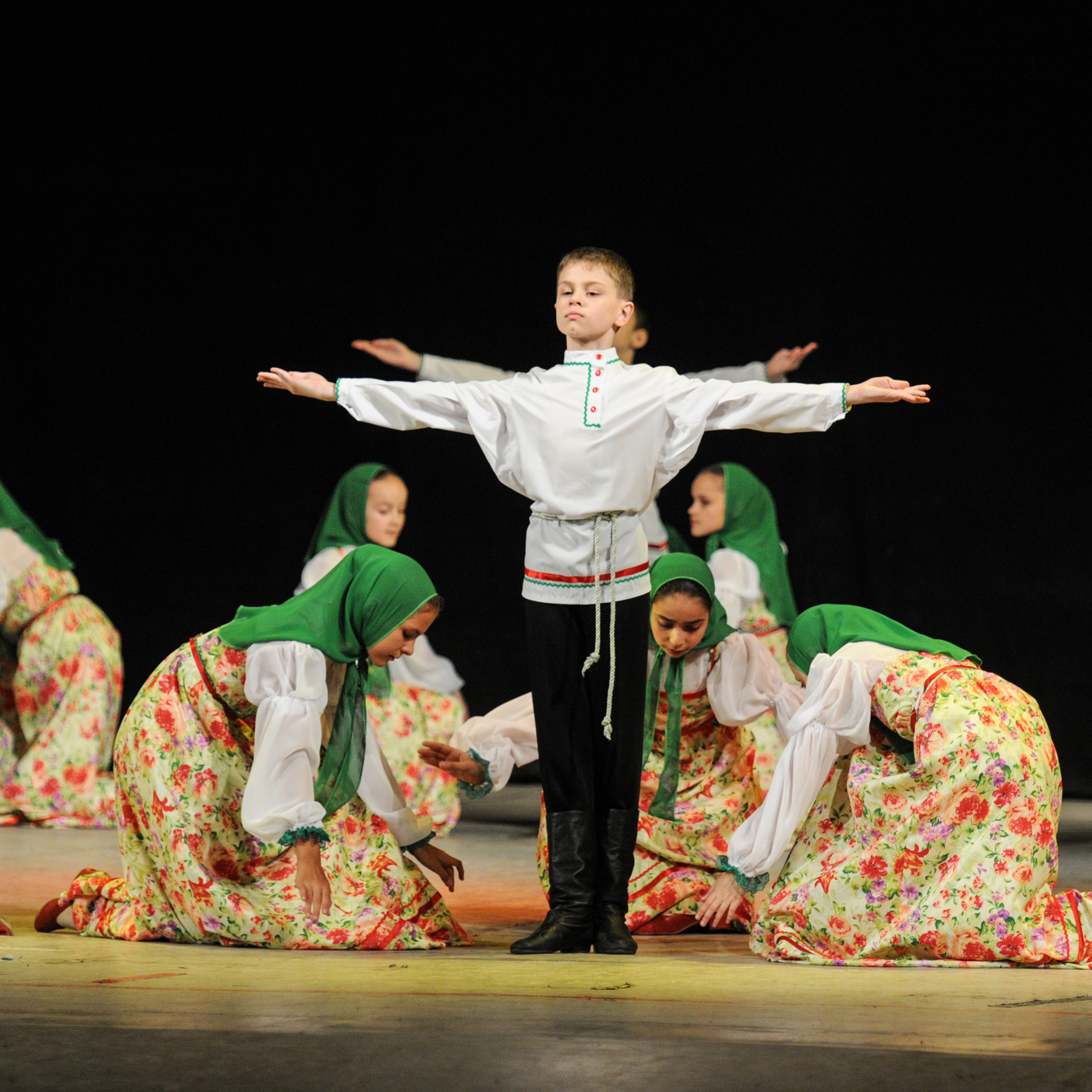 Concert of the folk group “Sunny Rainbow” in Russia. Photographer in Israel Luba Ternavskaya