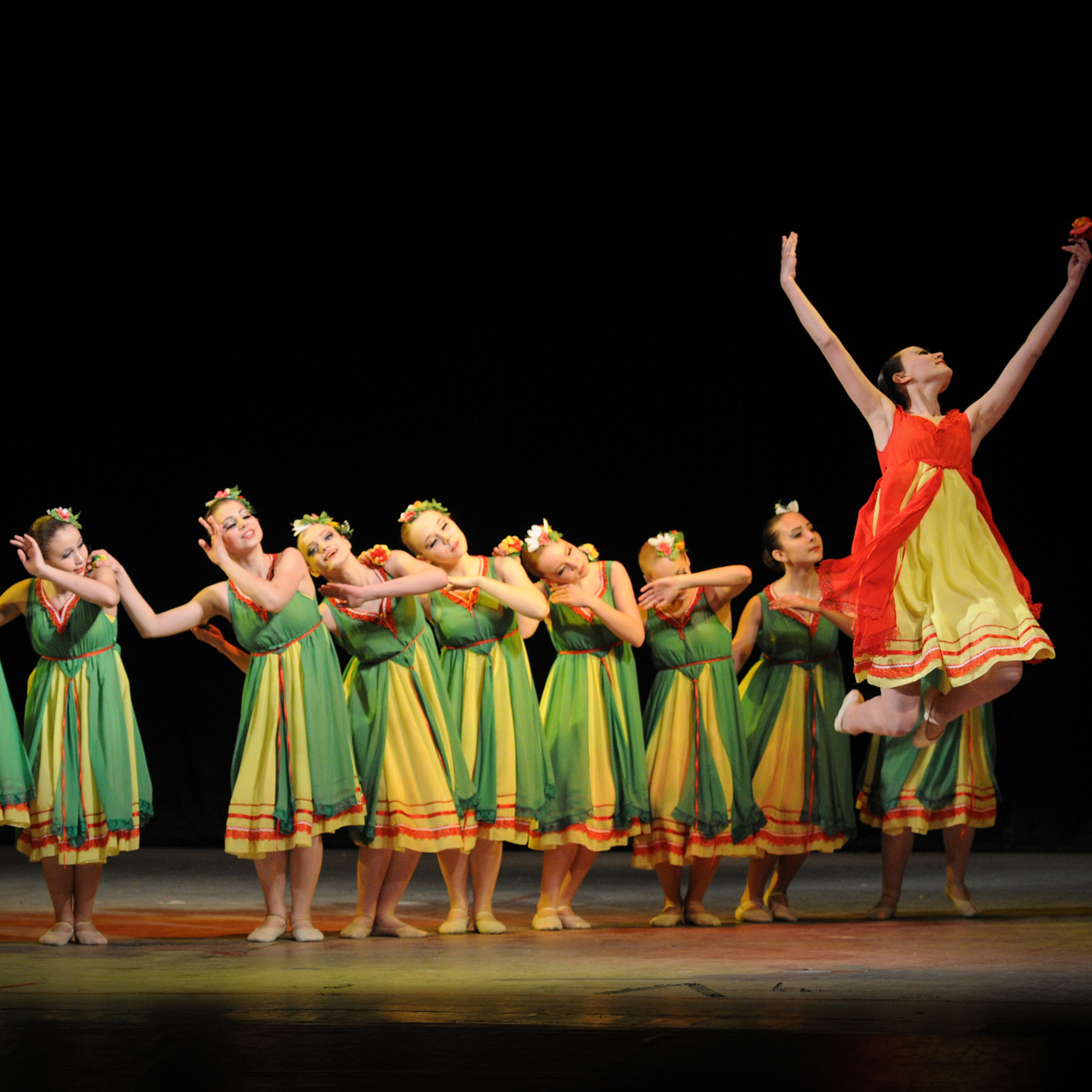 Concert of the folk group “Sunny Rainbow” in Russia. Photographer in Israel Luba Ternavskaya