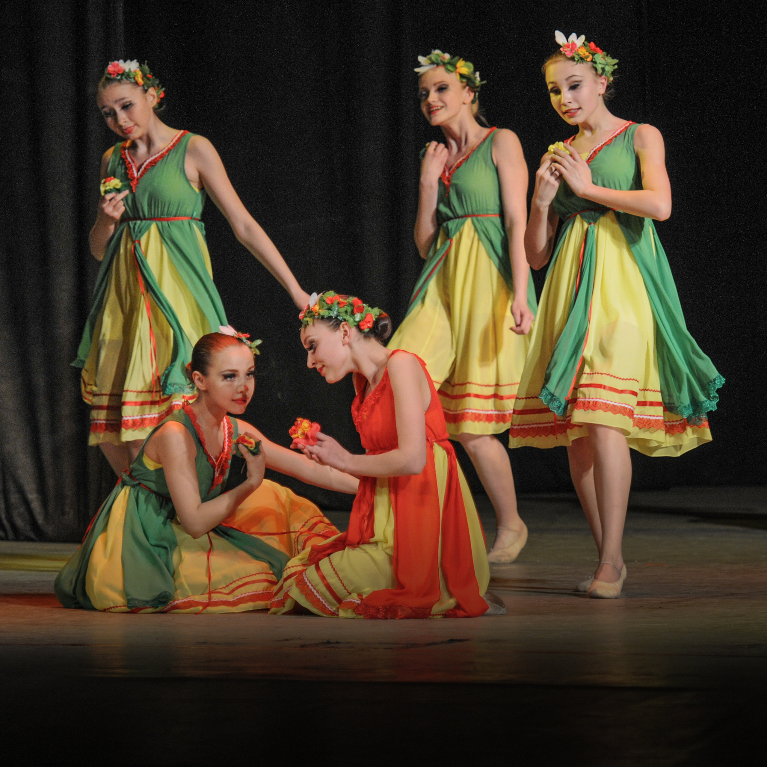 Concert of the folk group “Sunny Rainbow” in Russia. Photographer in Israel Luba Ternavskaya