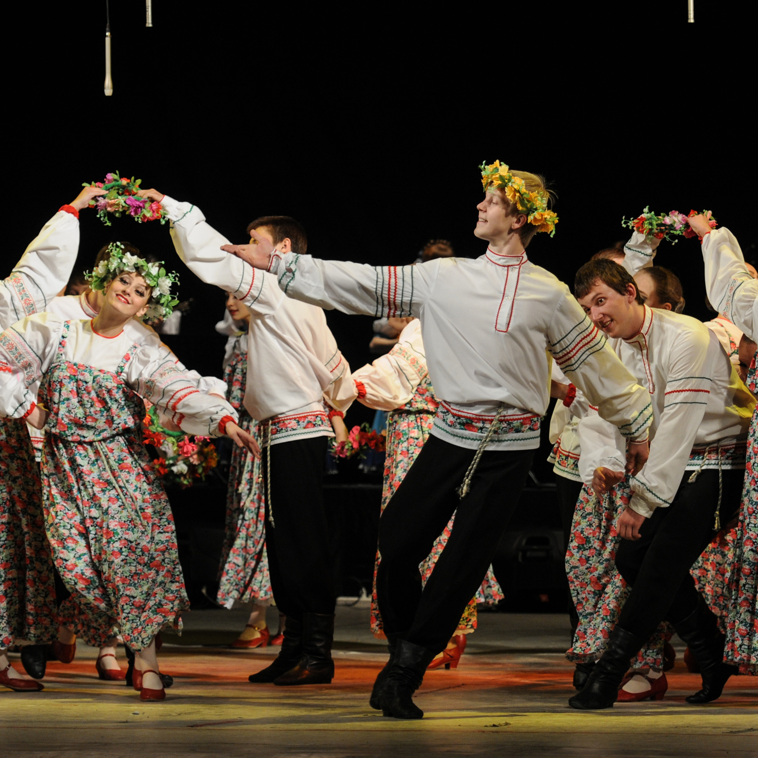Concert of the folk group “Sunny Rainbow” in Russia. Photographer in Israel Luba Ternavskaya