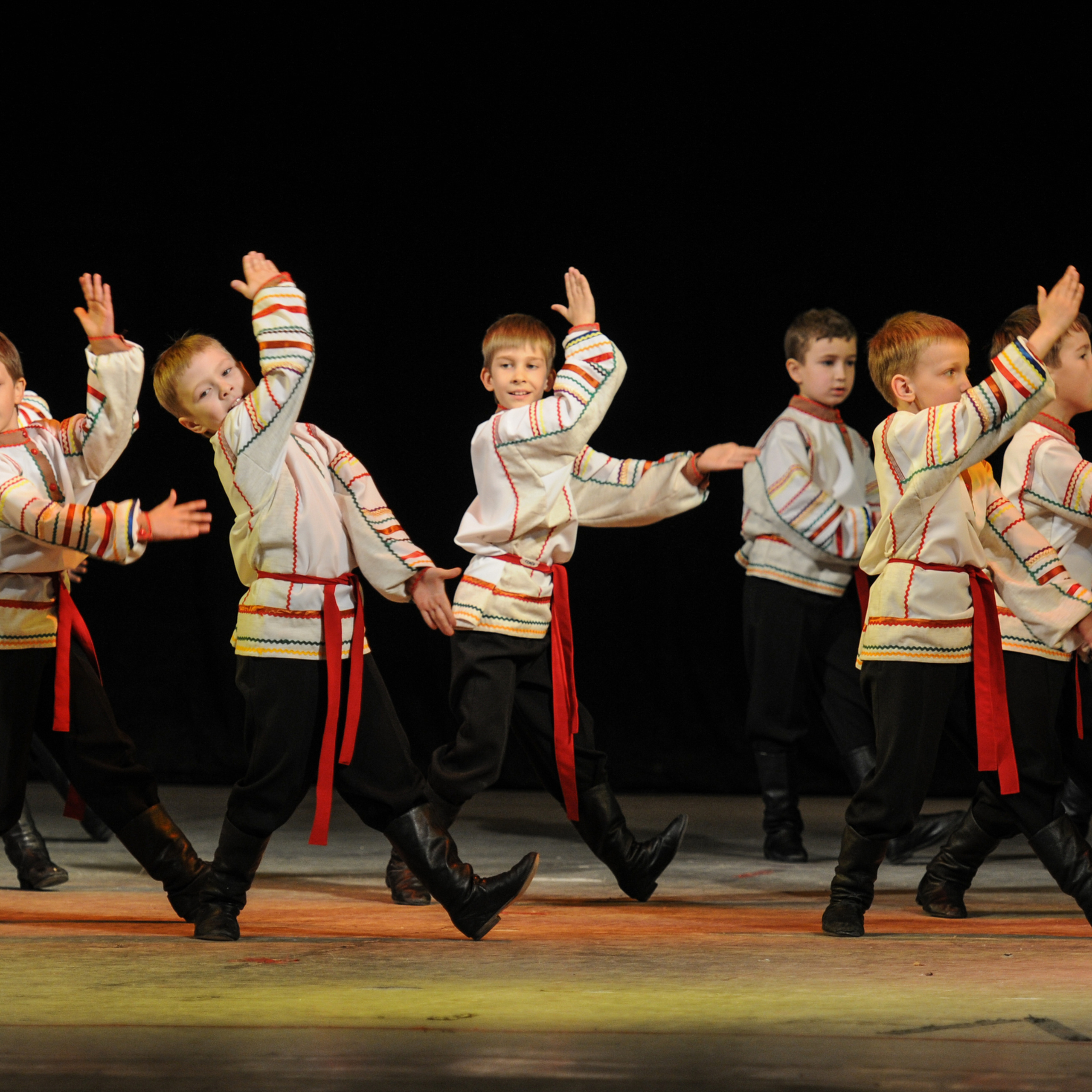 Concert of the folk group “Sunny Rainbow” in Russia. Photographer in Israel Luba Ternavskaya