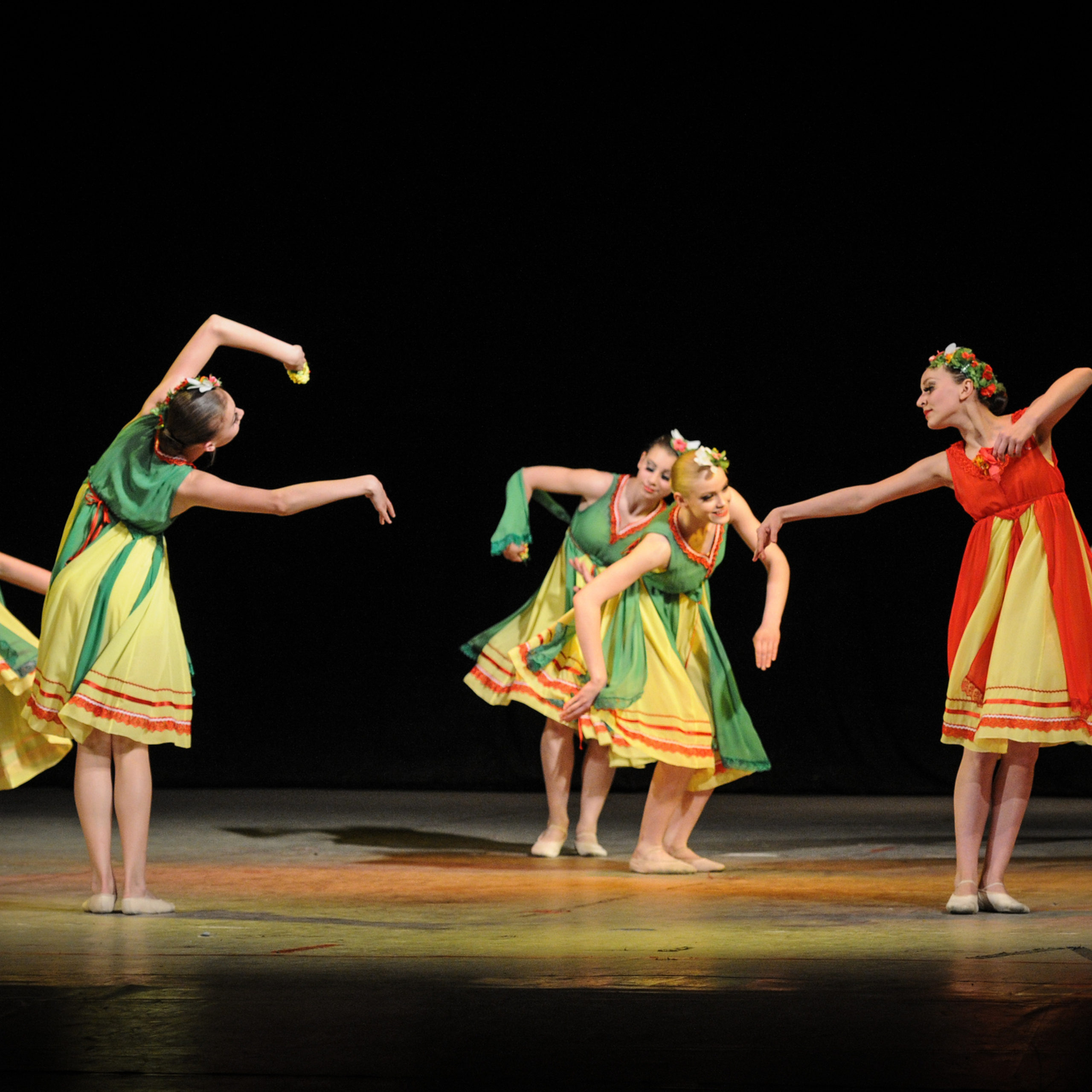 Concert of the folk group “Sunny Rainbow” in Russia. Photographer in Israel Luba Ternavskaya