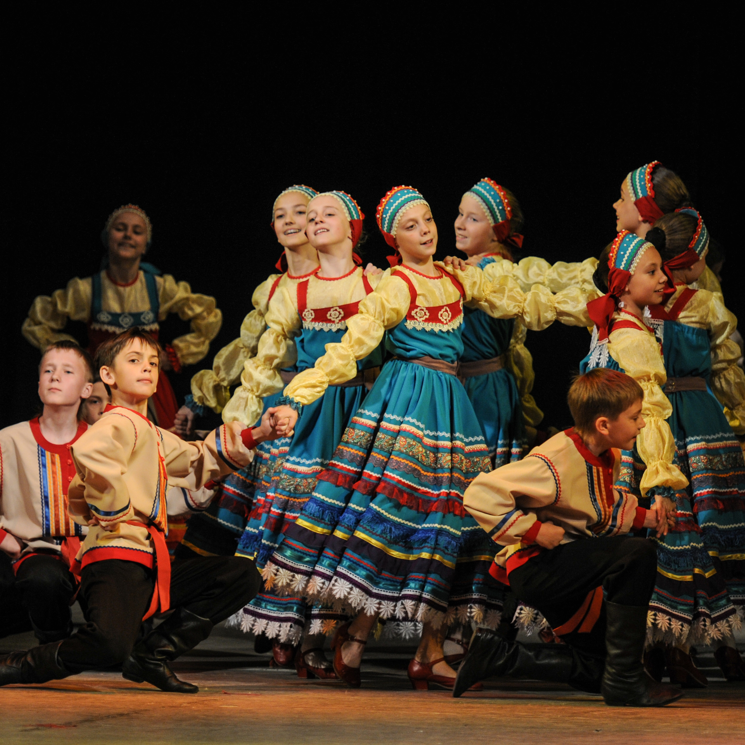 Concert of the folk group “Sunny Rainbow” in Russia. Photographer in Israel Luba Ternavskaya