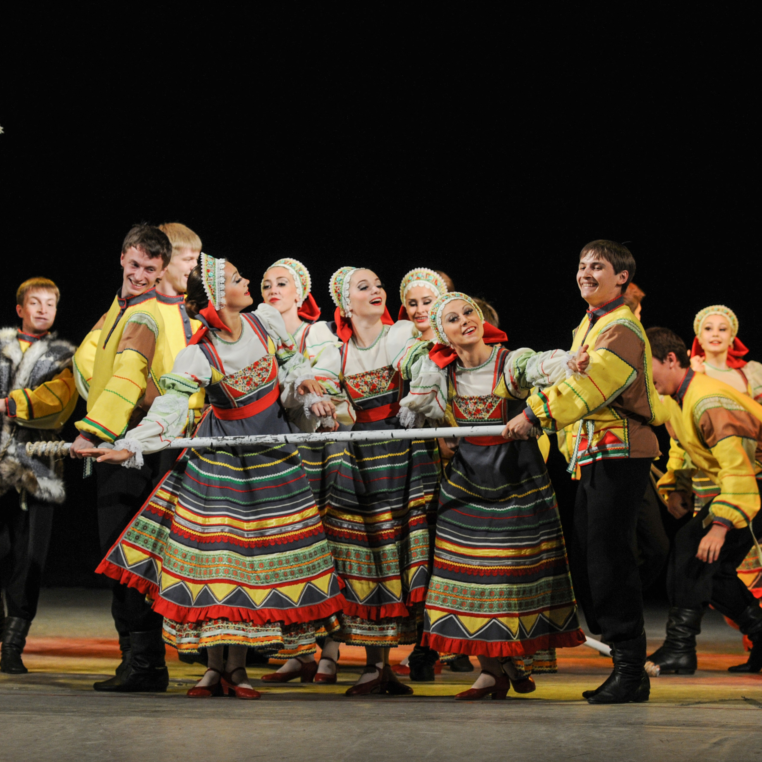 Concert of the folk group “Sunny Rainbow” in Russia. Photographer in Israel Luba Ternavskaya