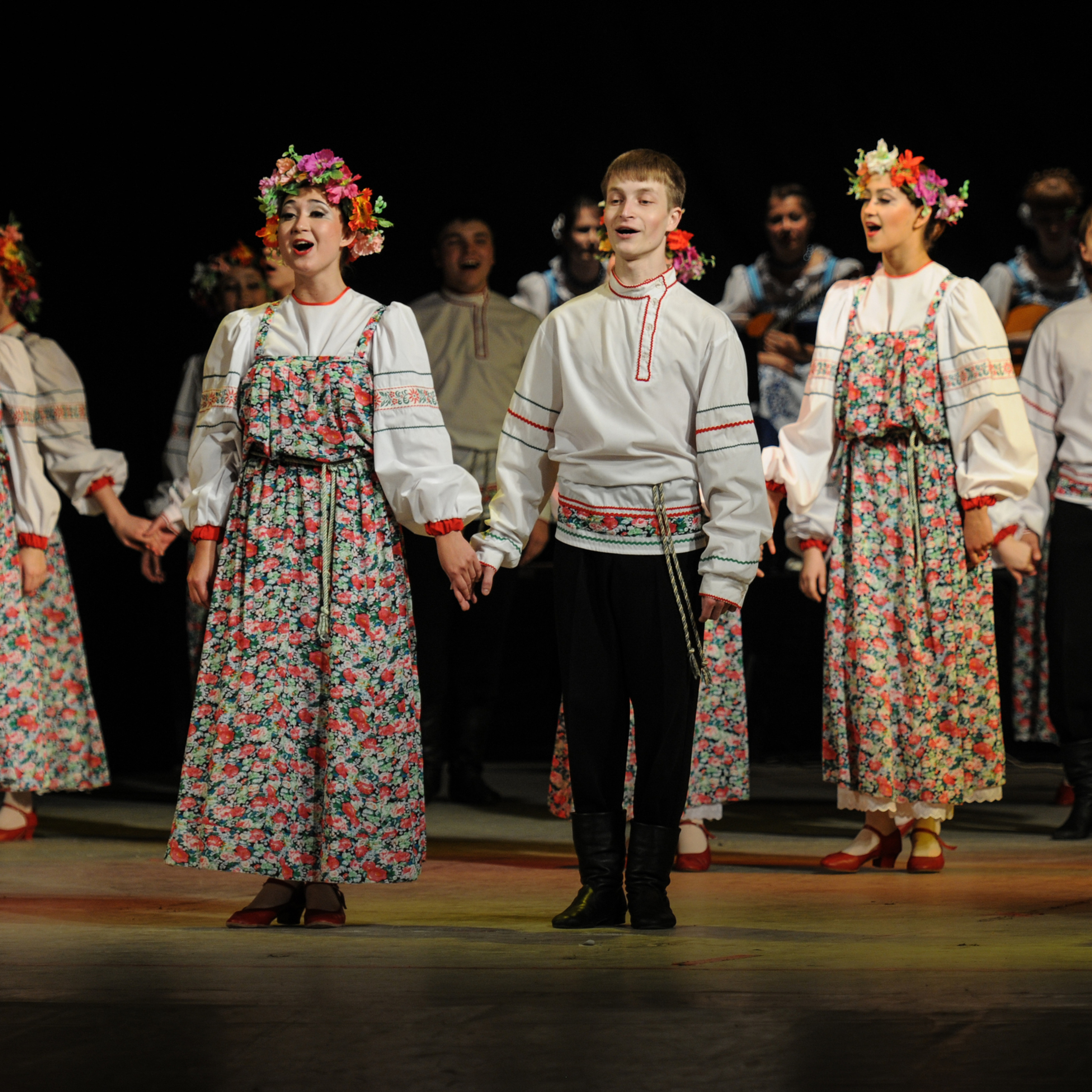 Concert of the folk group “Sunny Rainbow” in Russia. Photographer in Israel Luba Ternavskaya