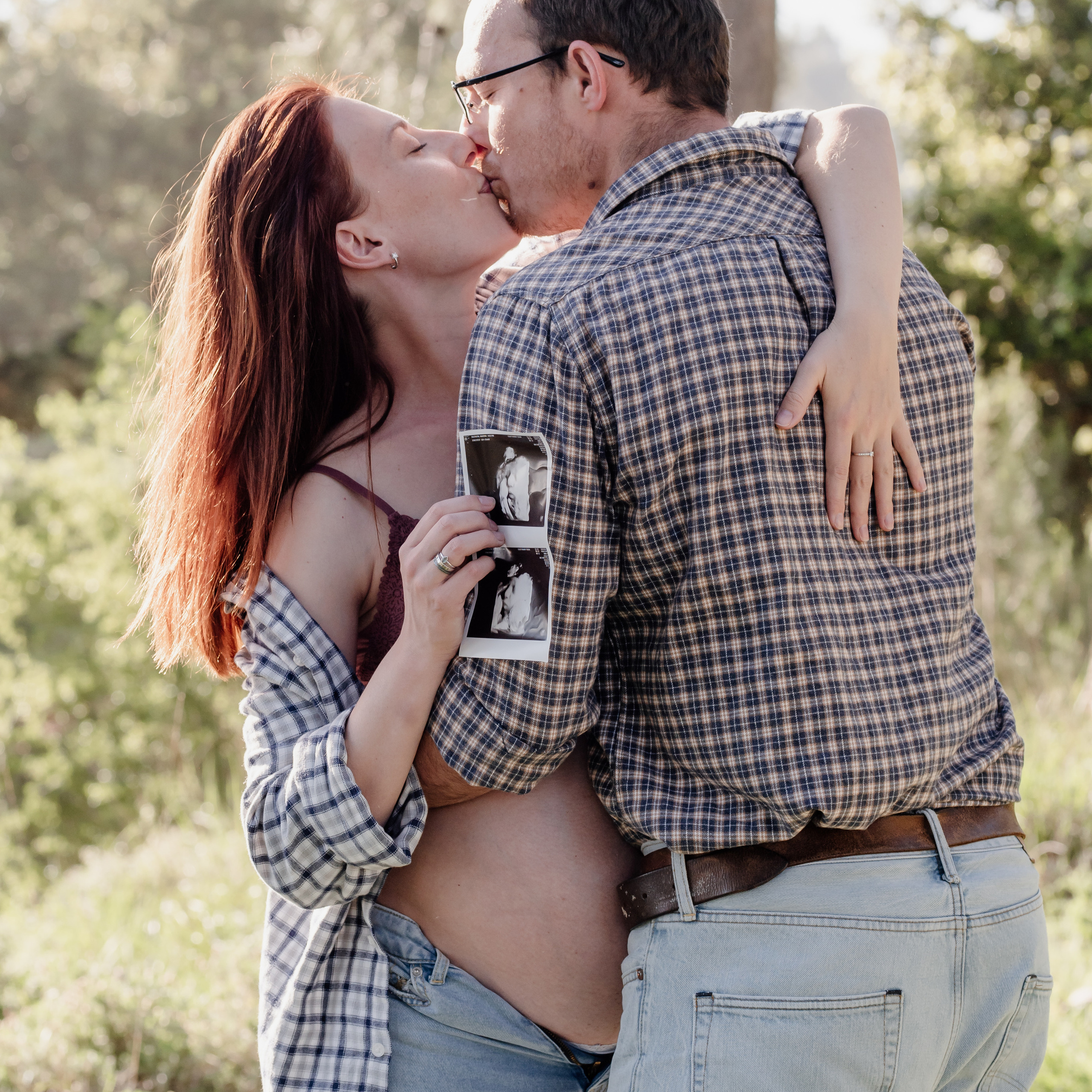 Outdoor maternity photoshoot. Photographer in Israel Luba Ternavskaya