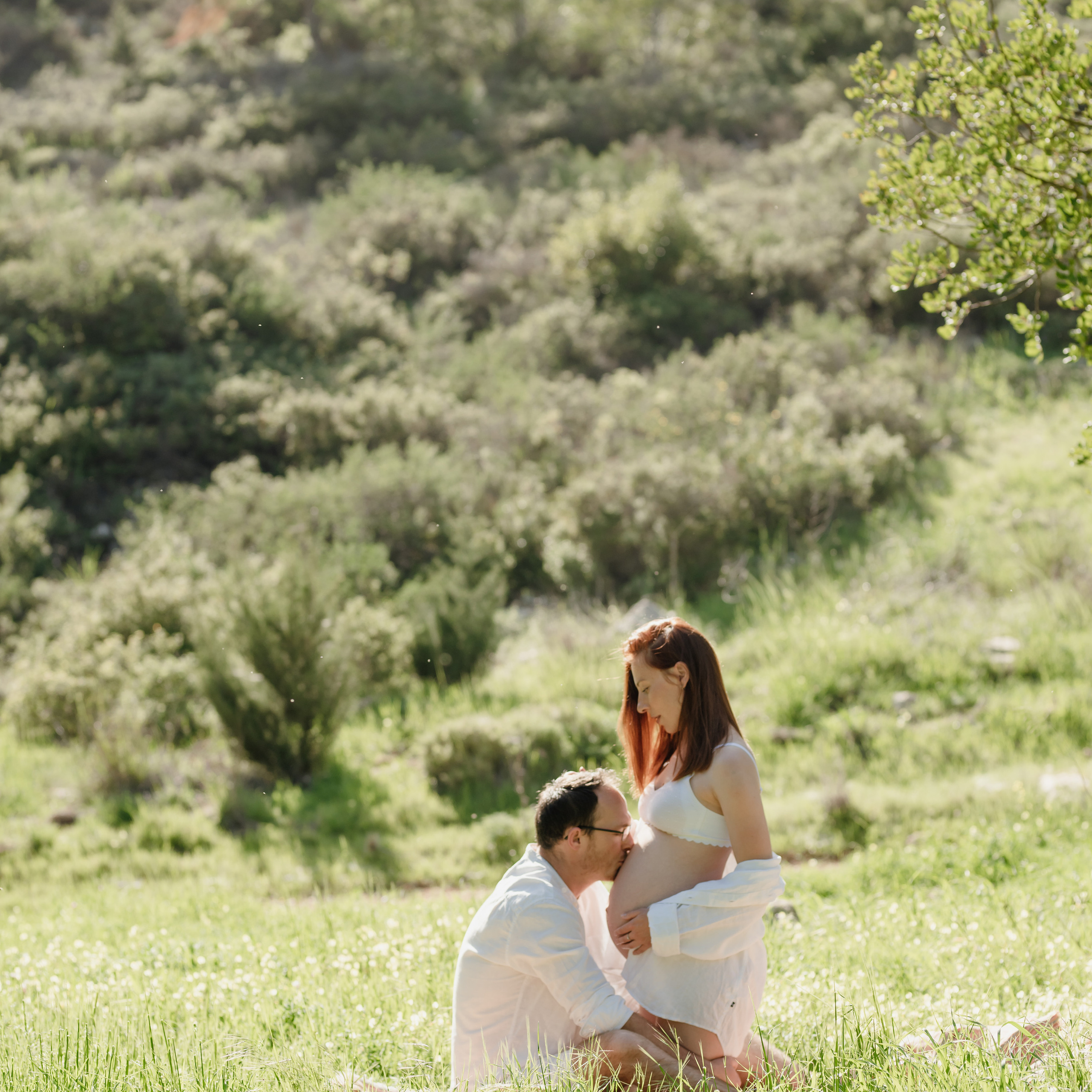 Outdoor maternity photoshoot. Photographer in Israel Luba Ternavskaya