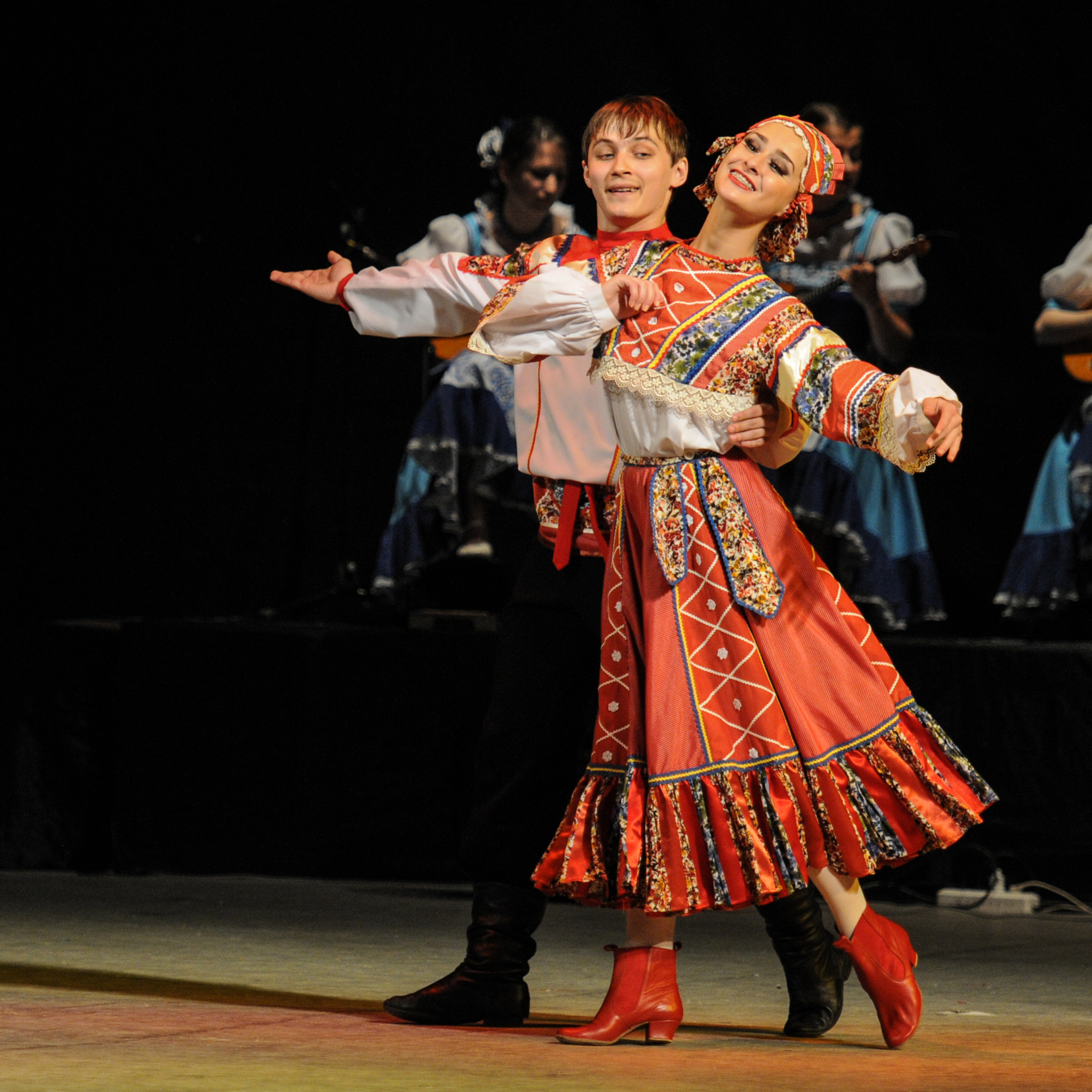 Concert of the folk group “Sunny Rainbow” in Russia. Photographer in Israel Luba Ternavskaya