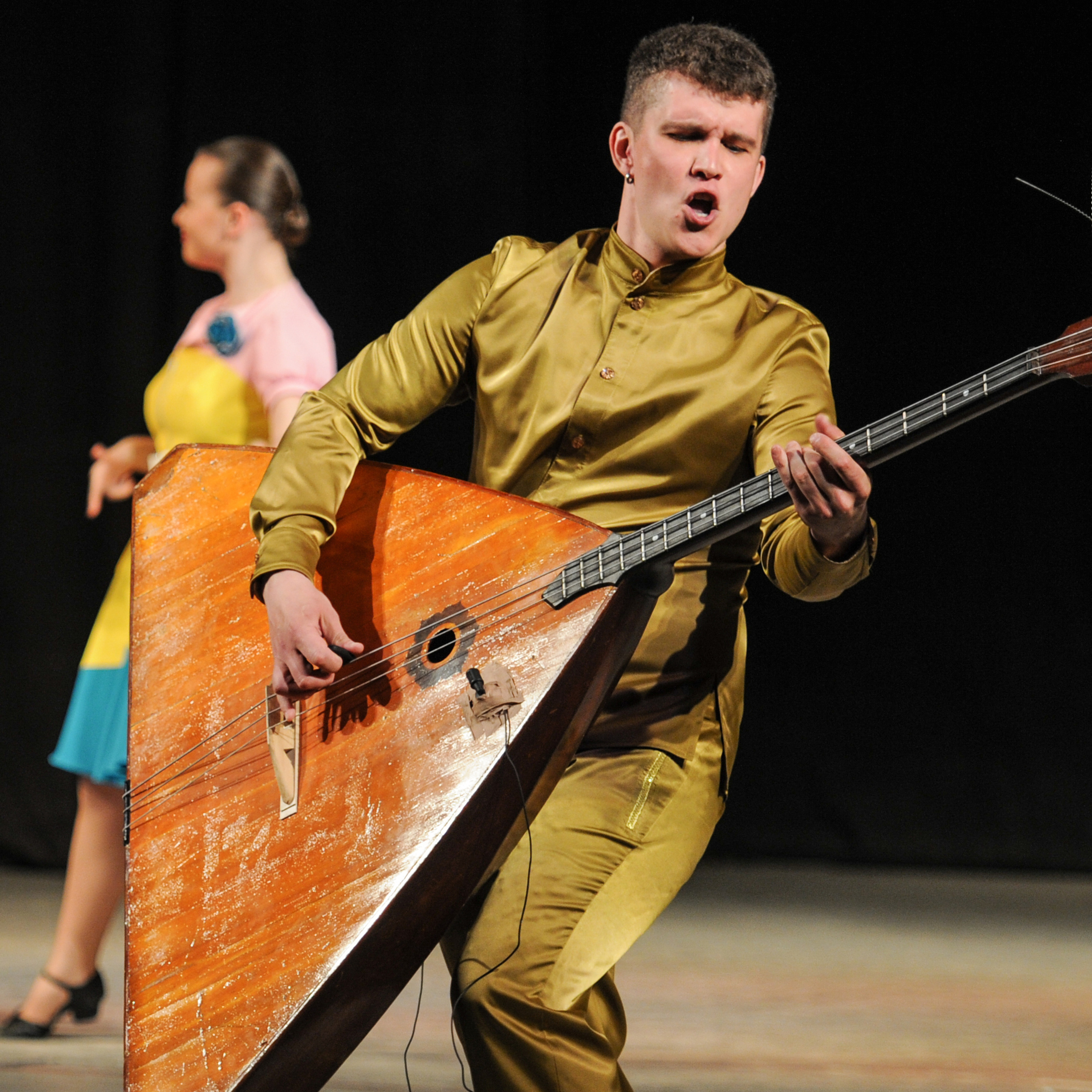 Concert of the folk group “Sunny Rainbow” in Russia. Photographer in Israel Luba Ternavskaya