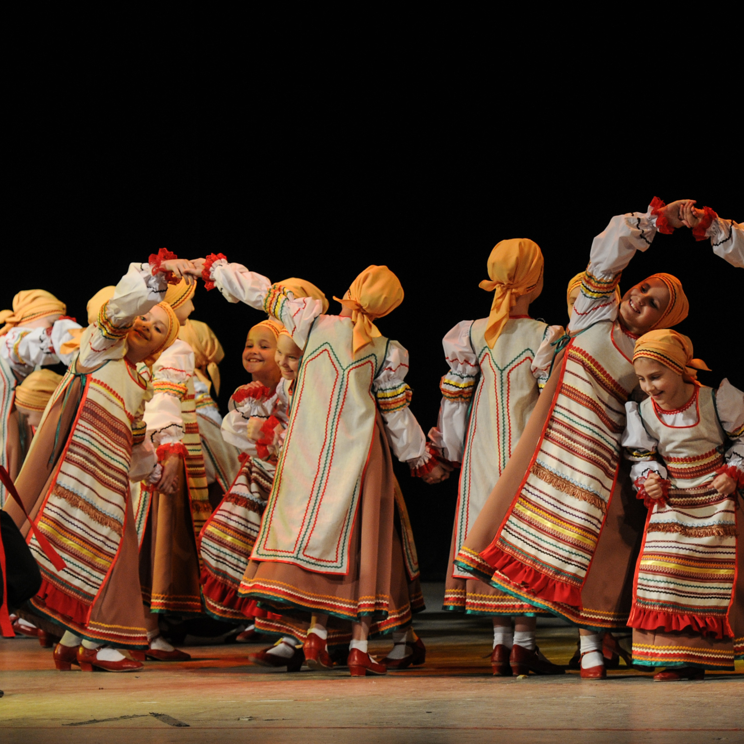 Concert of the folk group “Sunny Rainbow” in Russia. Photographer in Israel Luba Ternavskaya