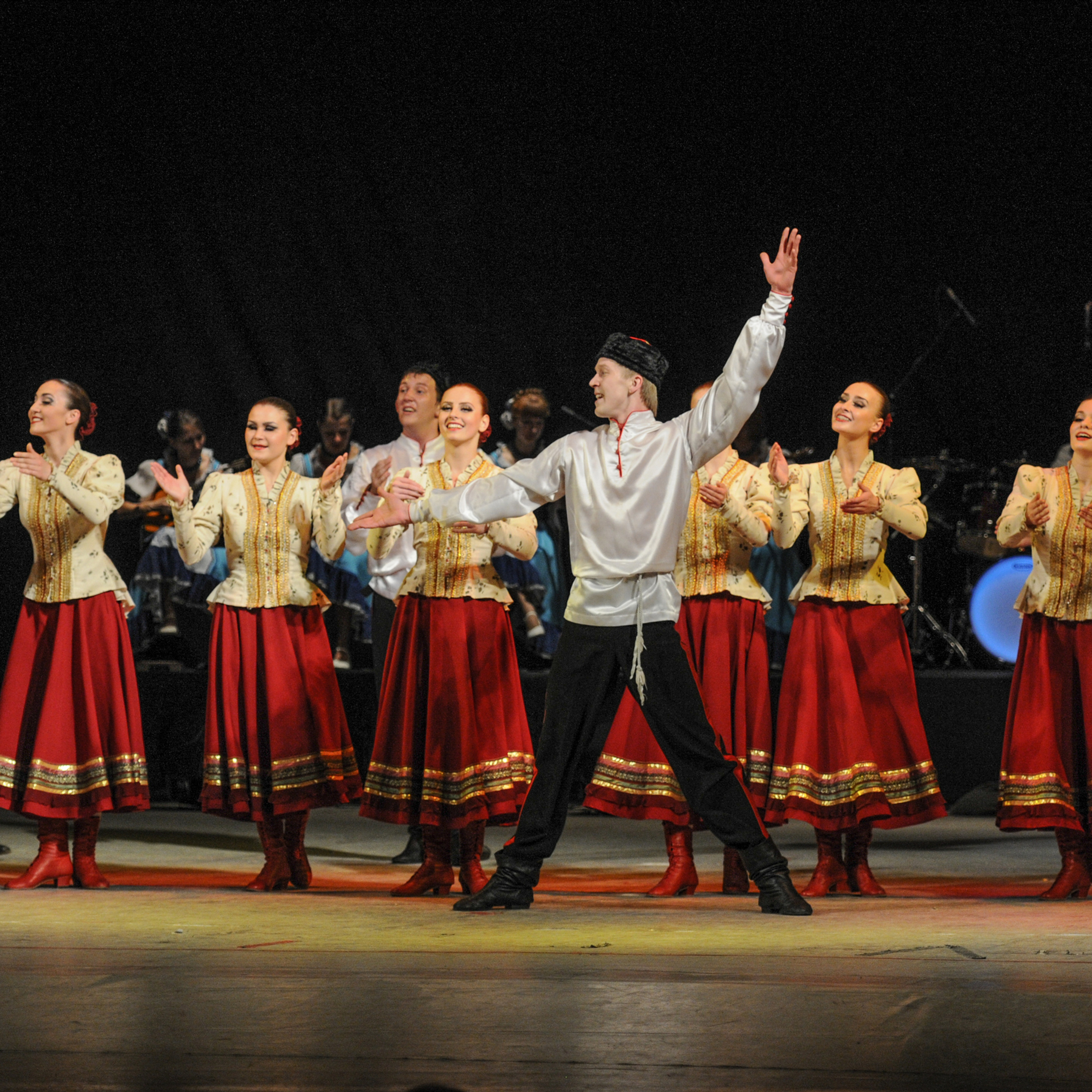 Concert of the folk group “Sunny Rainbow” in Russia. Photographer in Israel Luba Ternavskaya