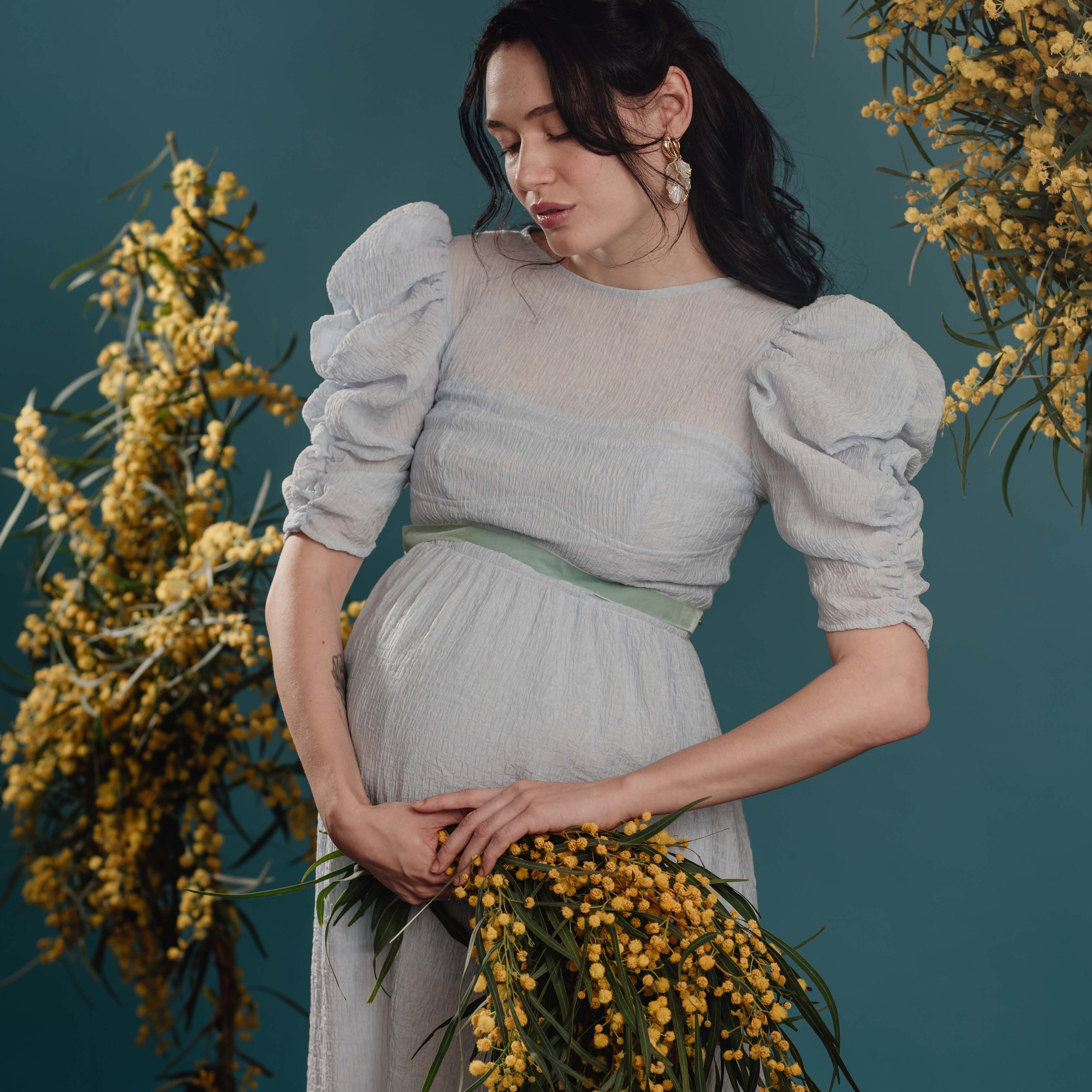 Maternity photoshoot in a studio. Photographer in Israel Luba Ternavskaya