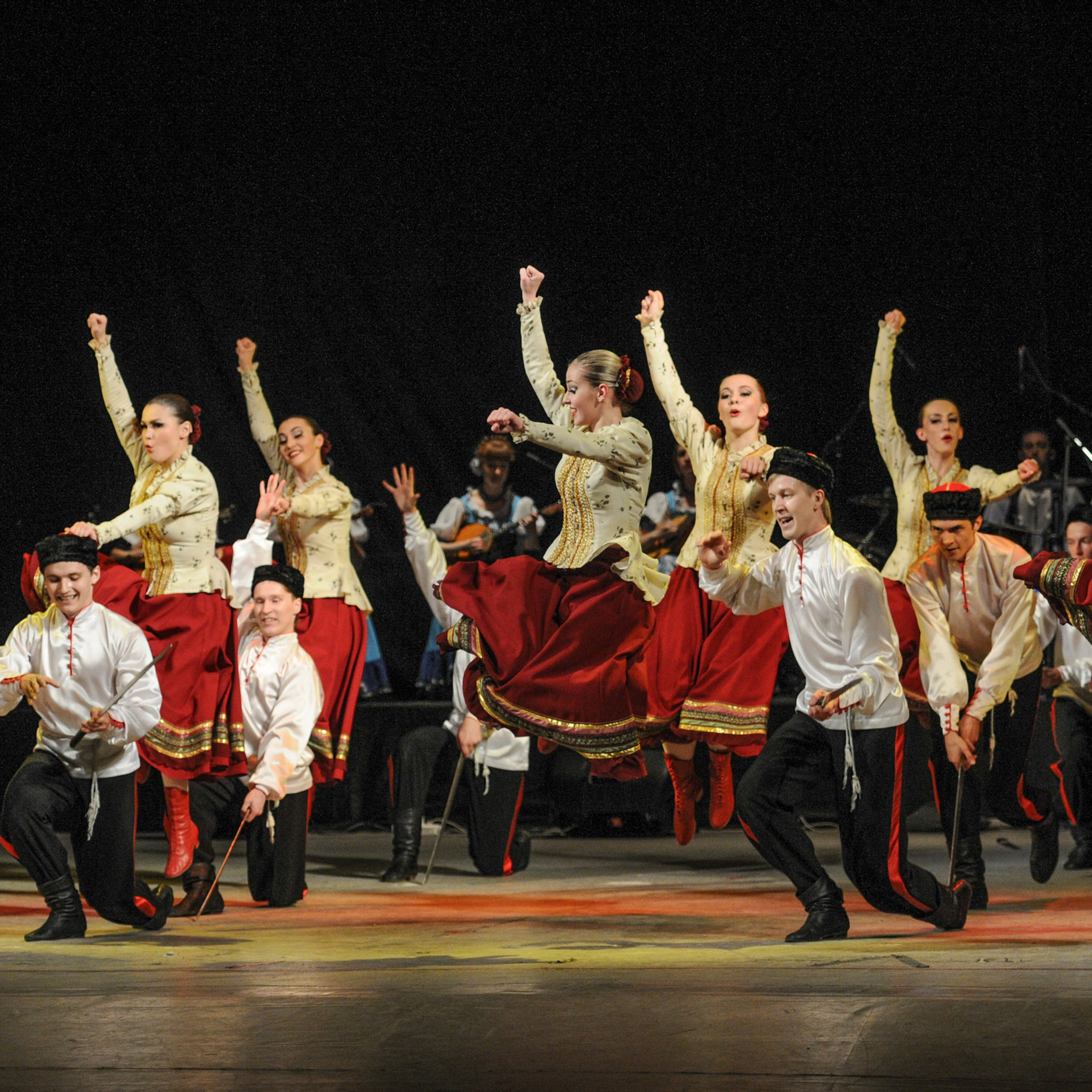 Concert of the folk group “Sunny Rainbow” in Russia. Photographer in Israel Luba Ternavskaya