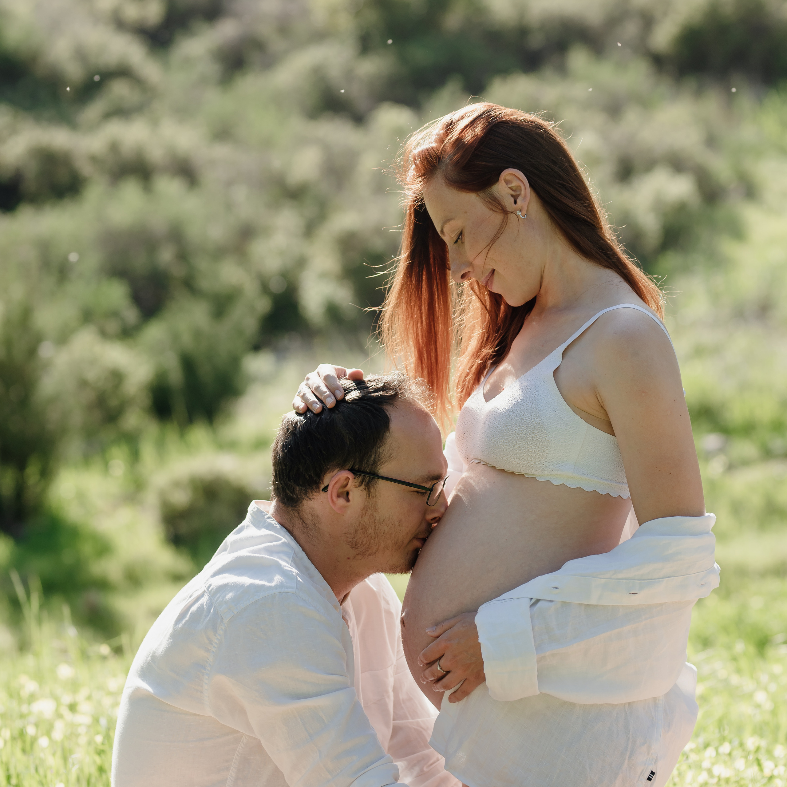 Outdoor maternity photoshoot. Photographer in Israel Luba Ternavskaya