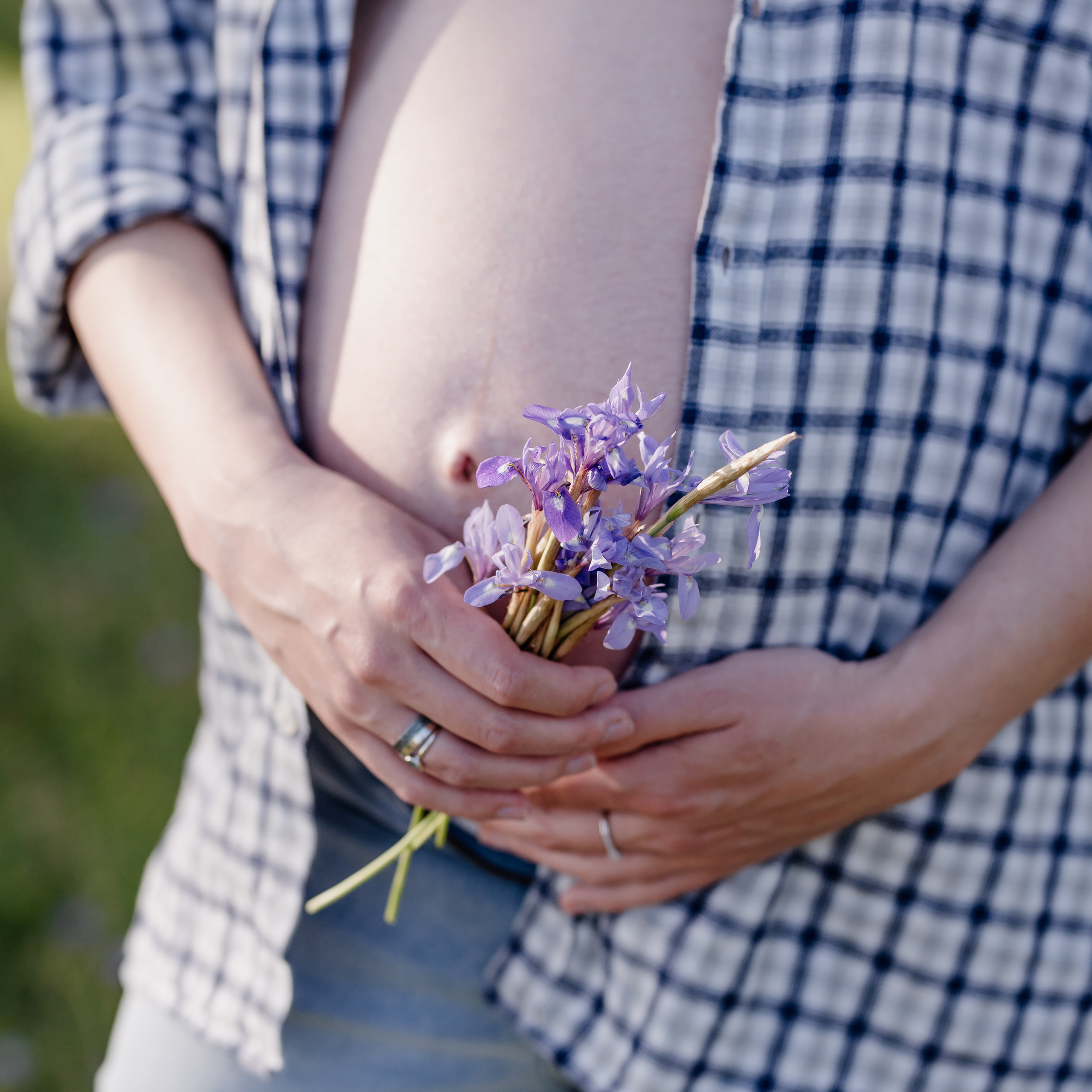 Outdoor maternity photoshoot. Photographer in Israel Luba Ternavskaya