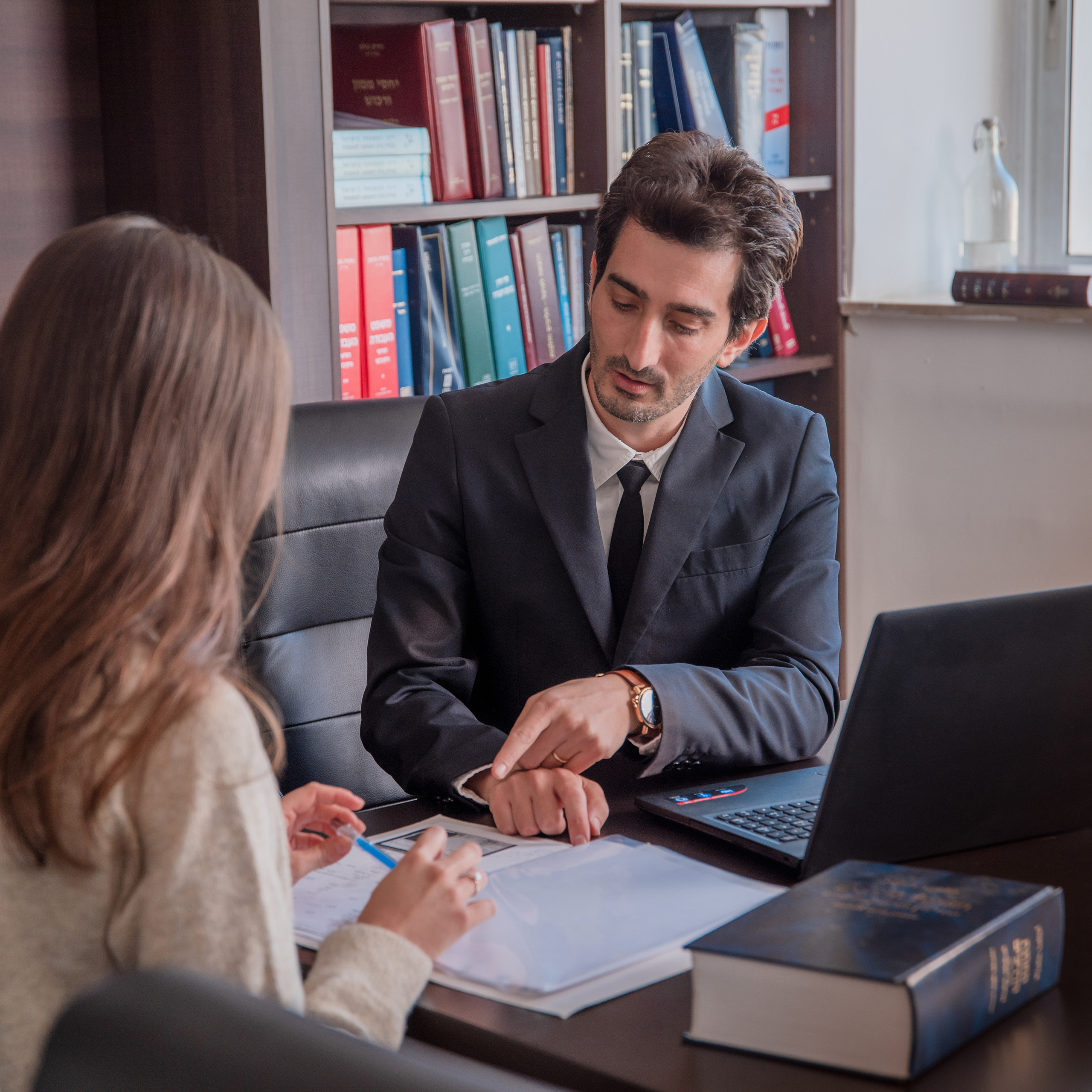דיוקן עסקי לעורך דין שי מאור. צלמת ירושלים תל אביב ישראל