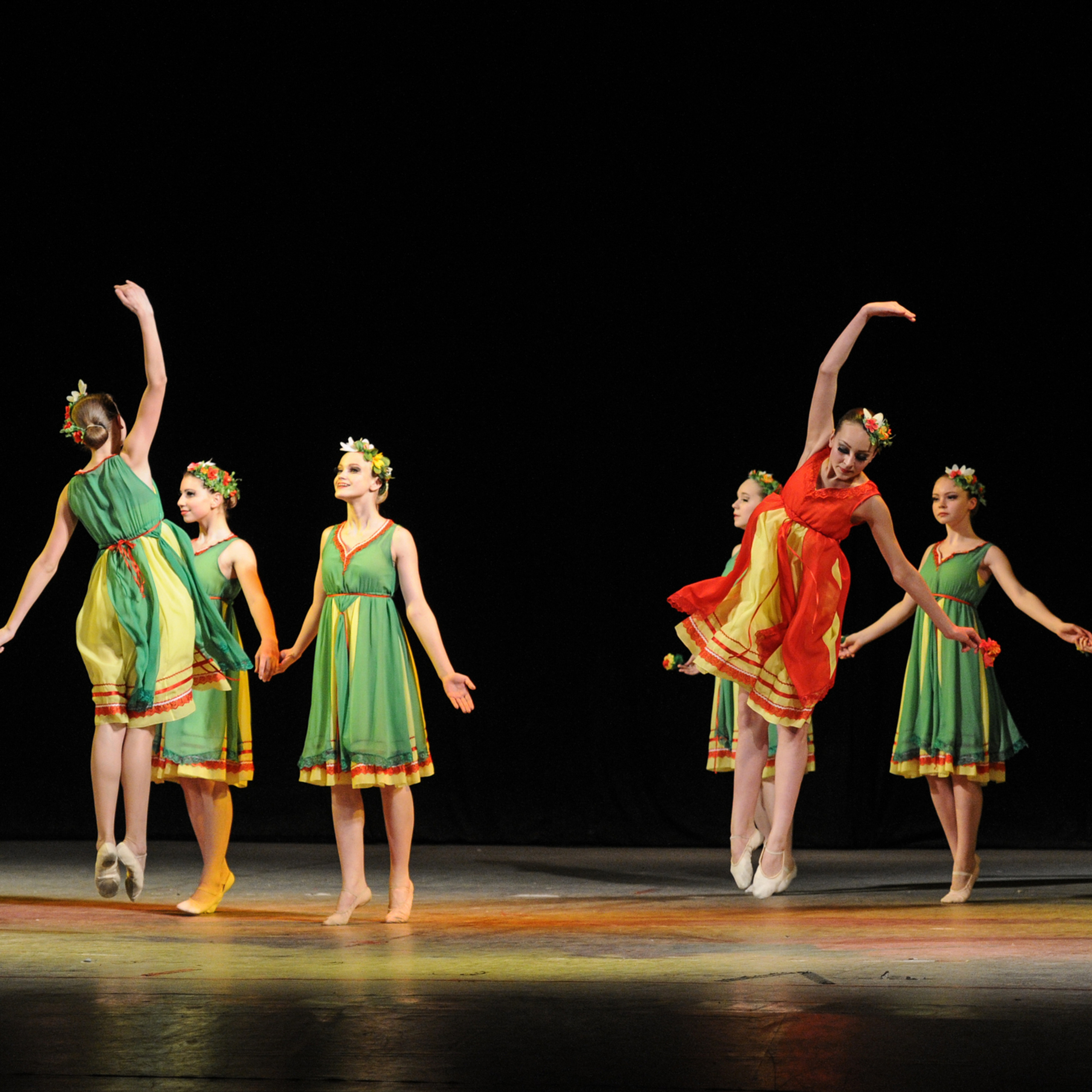 Concert of the folk group “Sunny Rainbow” in Russia. Photographer in Israel Luba Ternavskaya