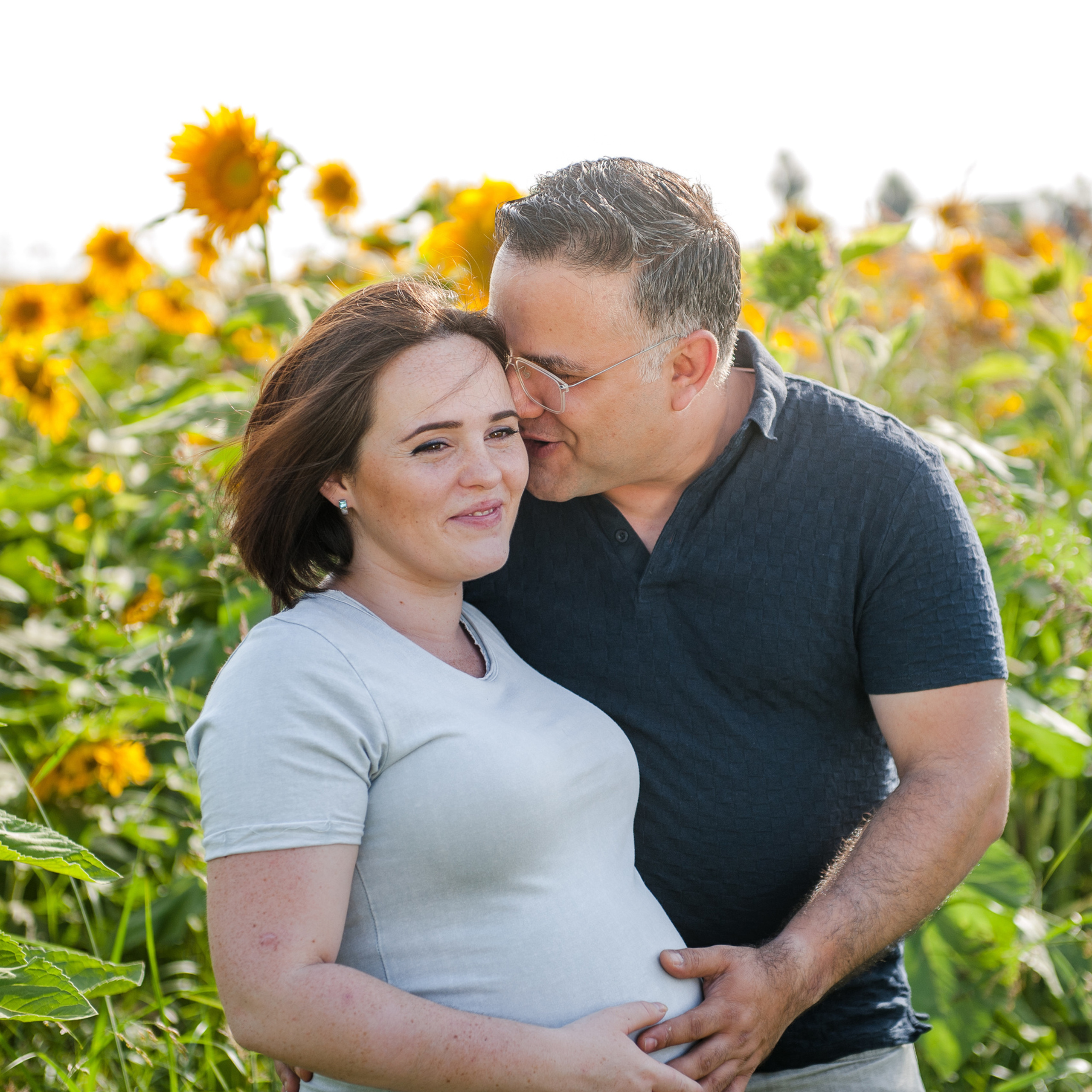 Outdoor maternity photoshoot. Photographer in Israel Luba Ternavskaya