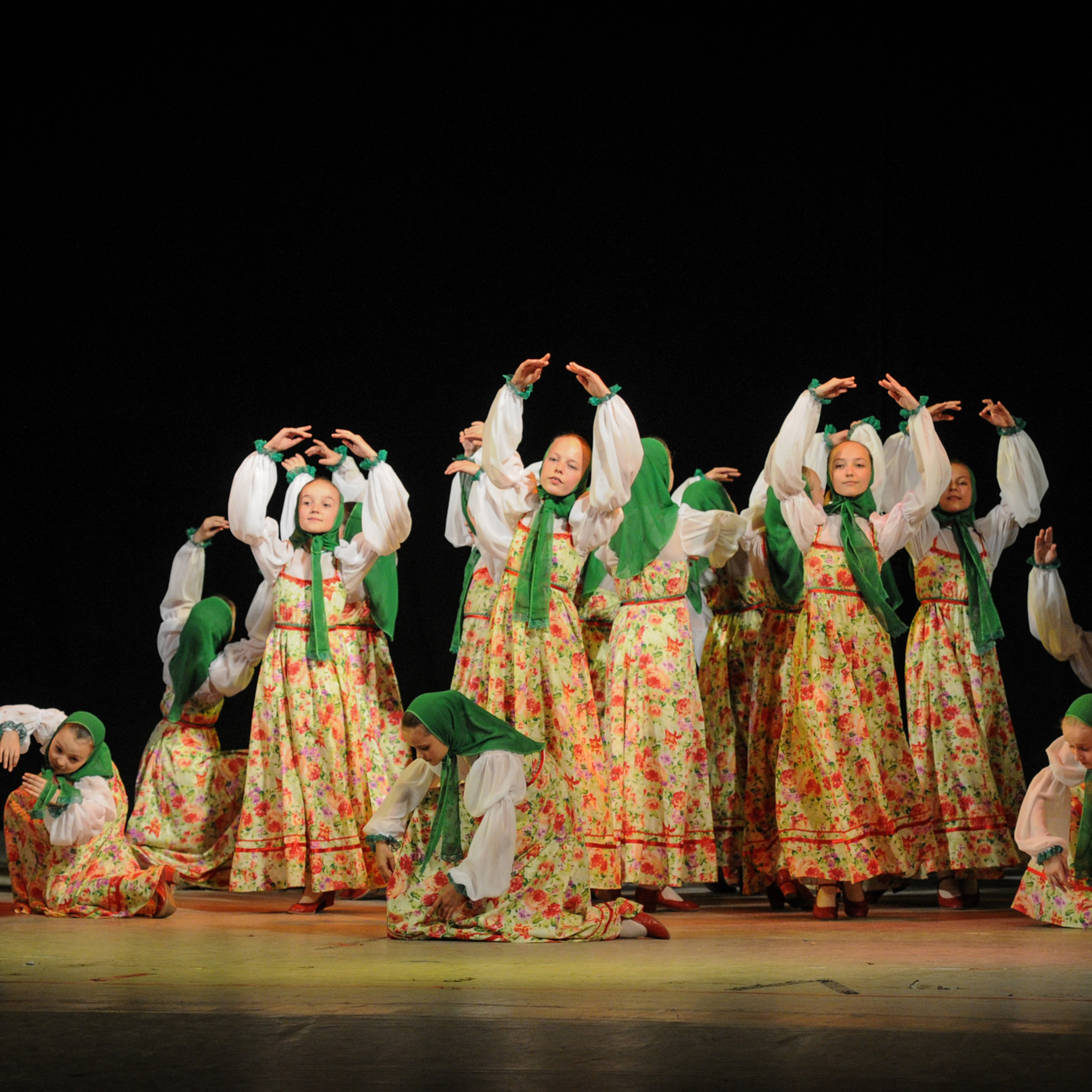 Concert of the folk group “Sunny Rainbow” in Russia. Photographer in Israel Luba Ternavskaya