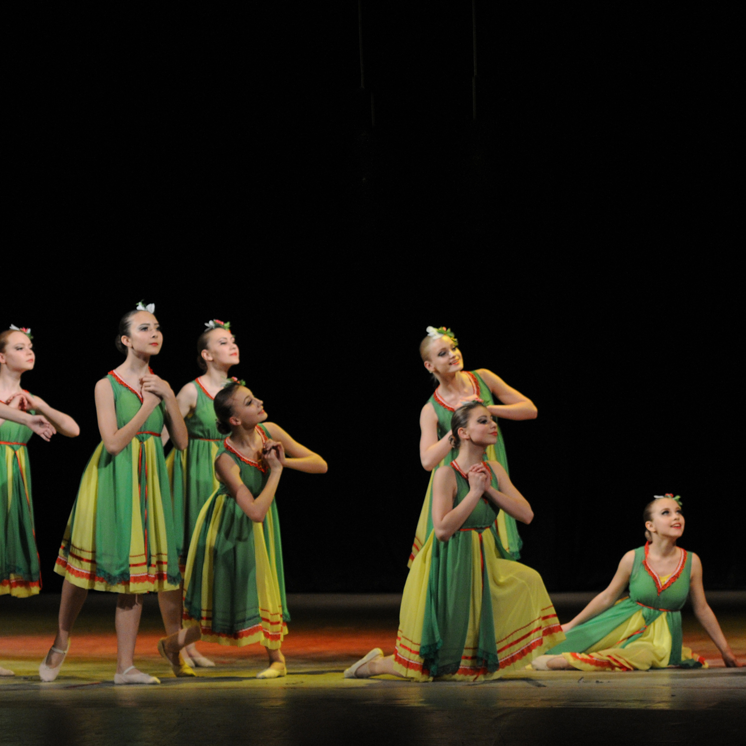 Concert of the folk group “Sunny Rainbow” in Russia. Photographer in Israel Luba Ternavskaya