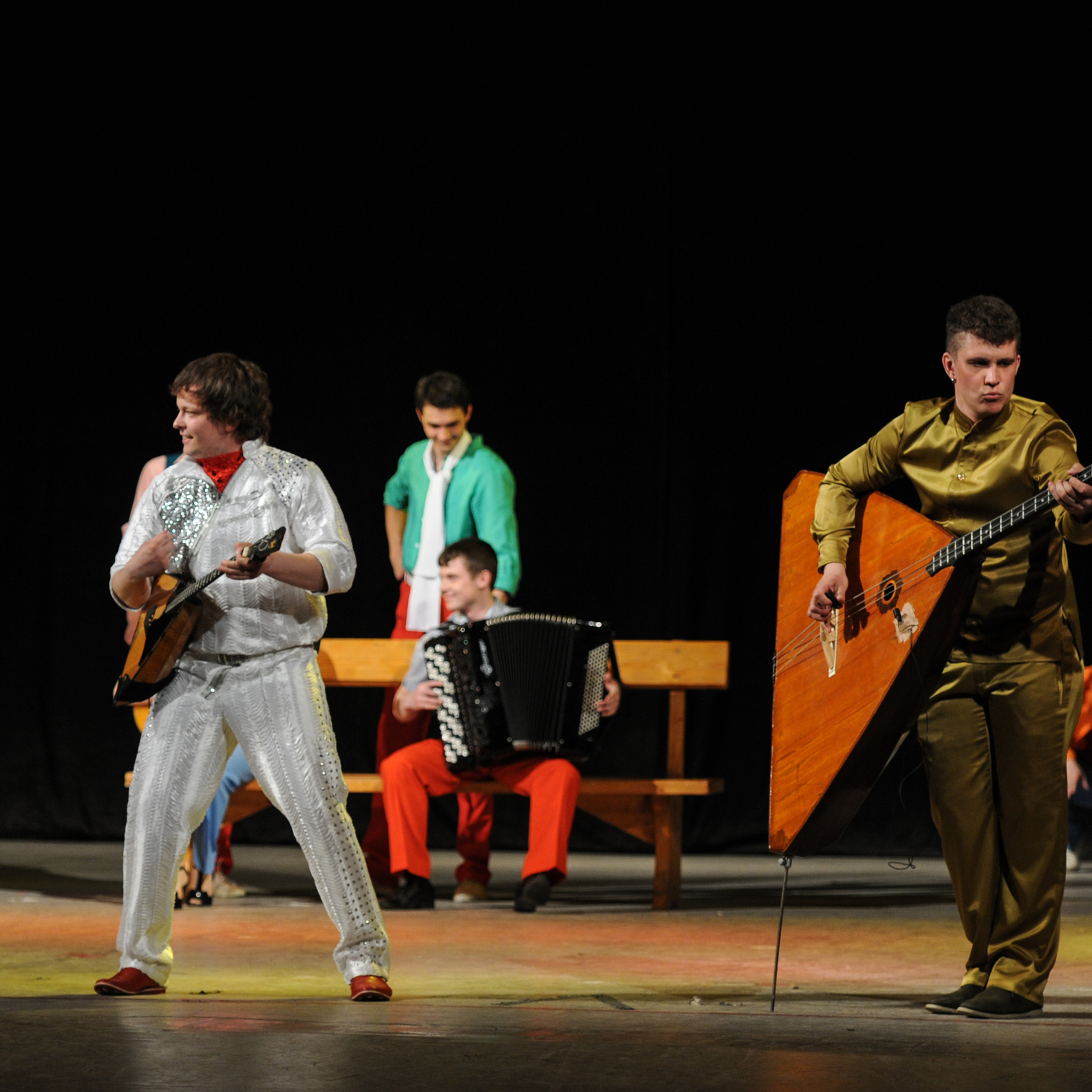 Concert of the folk group “Sunny Rainbow” in Russia. Photographer in Israel Luba Ternavskaya