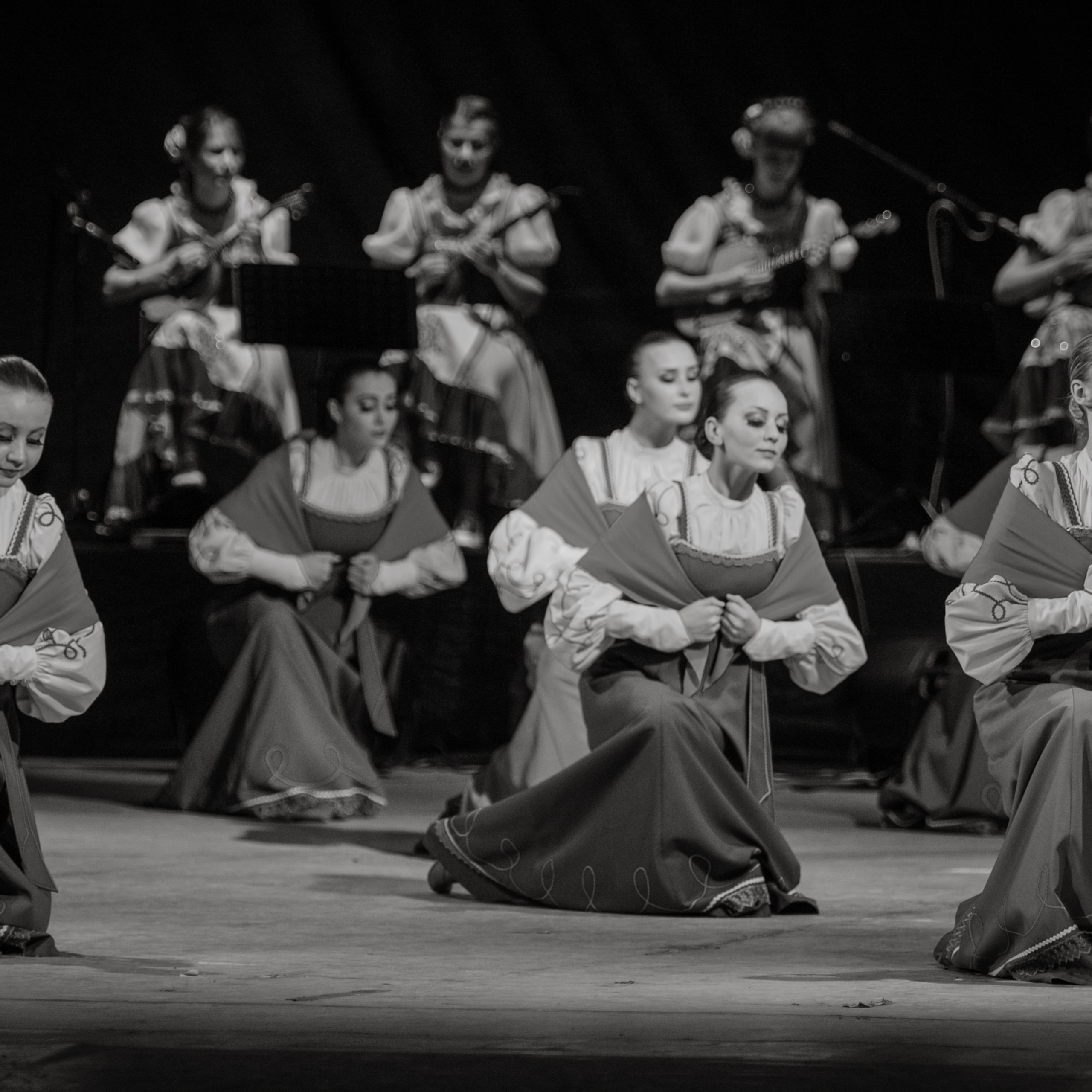 Concert of the folk group “Sunny Rainbow” in Russia. Photographer in Israel Luba Ternavskaya