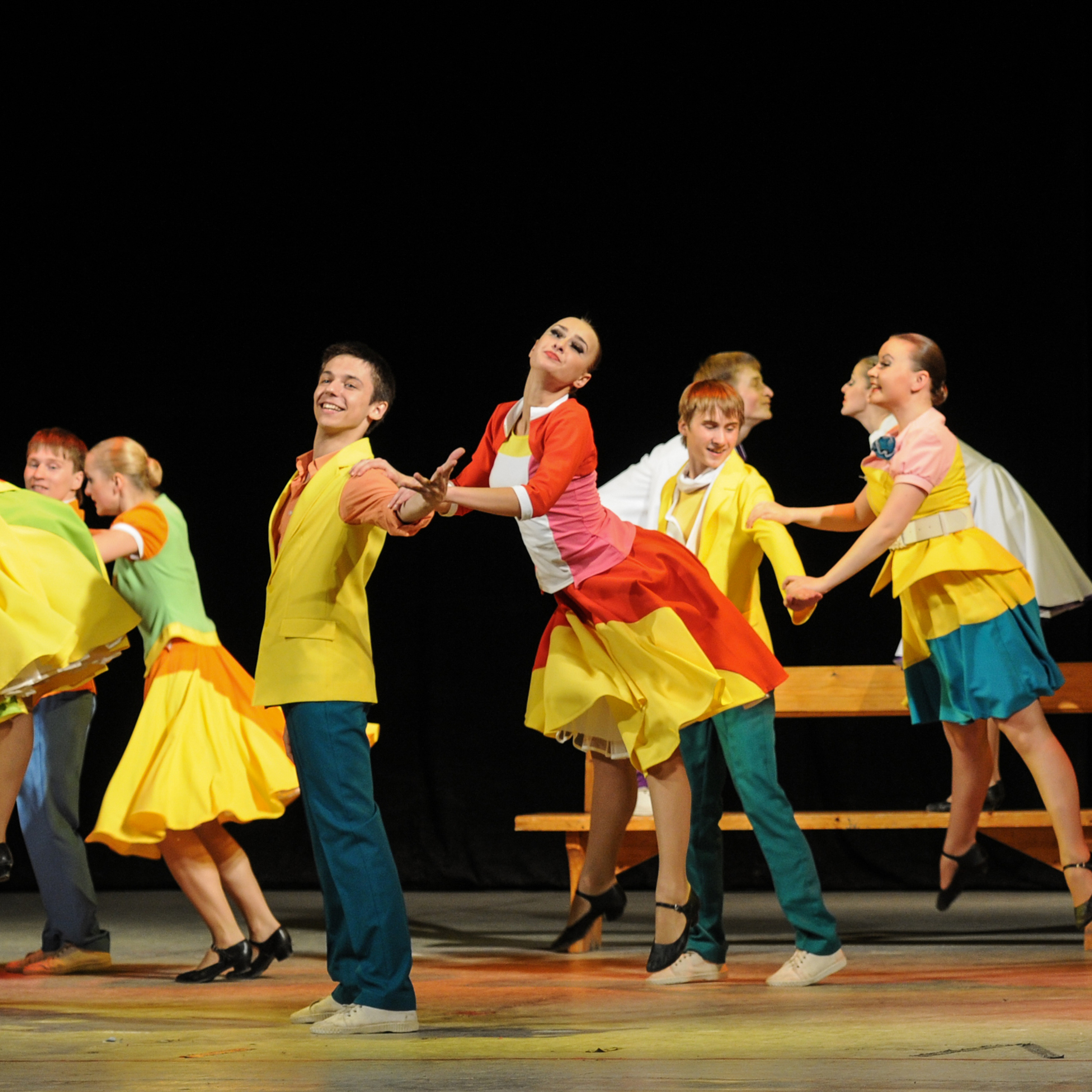 Concert of the folk group “Sunny Rainbow” in Russia. Photographer in Israel Luba Ternavskaya